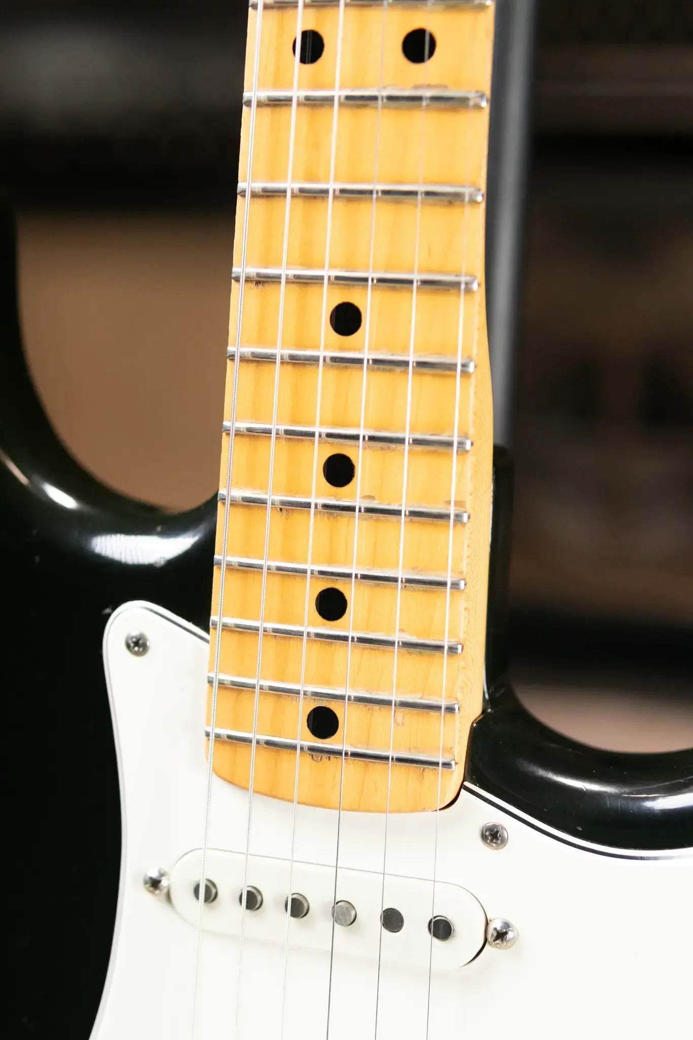 Fender 1975 Traditional Stratocaster Black with Hardshell Case - Used