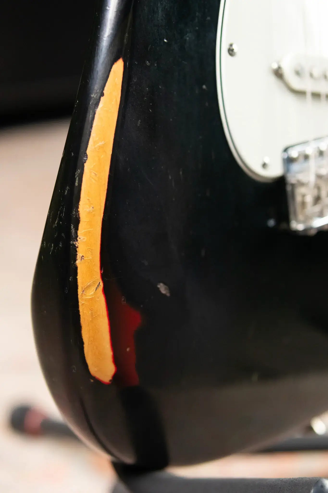 Fender 1975 Traditional Stratocaster Black with Hardshell Case - Used