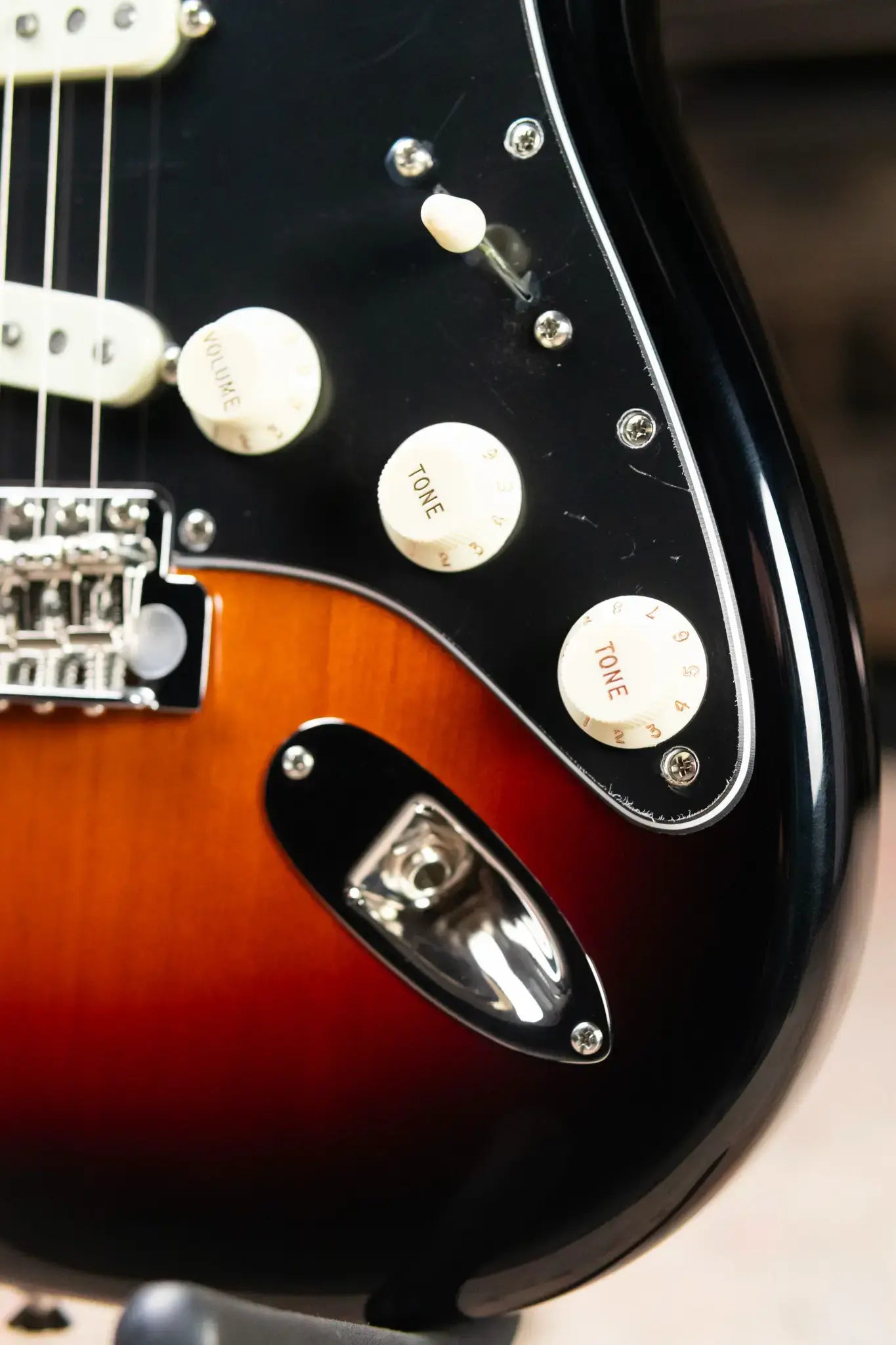 Fender American Professional Classic Stratocaster Electric Guitar - 3-Color Sunburst with Gig Bag