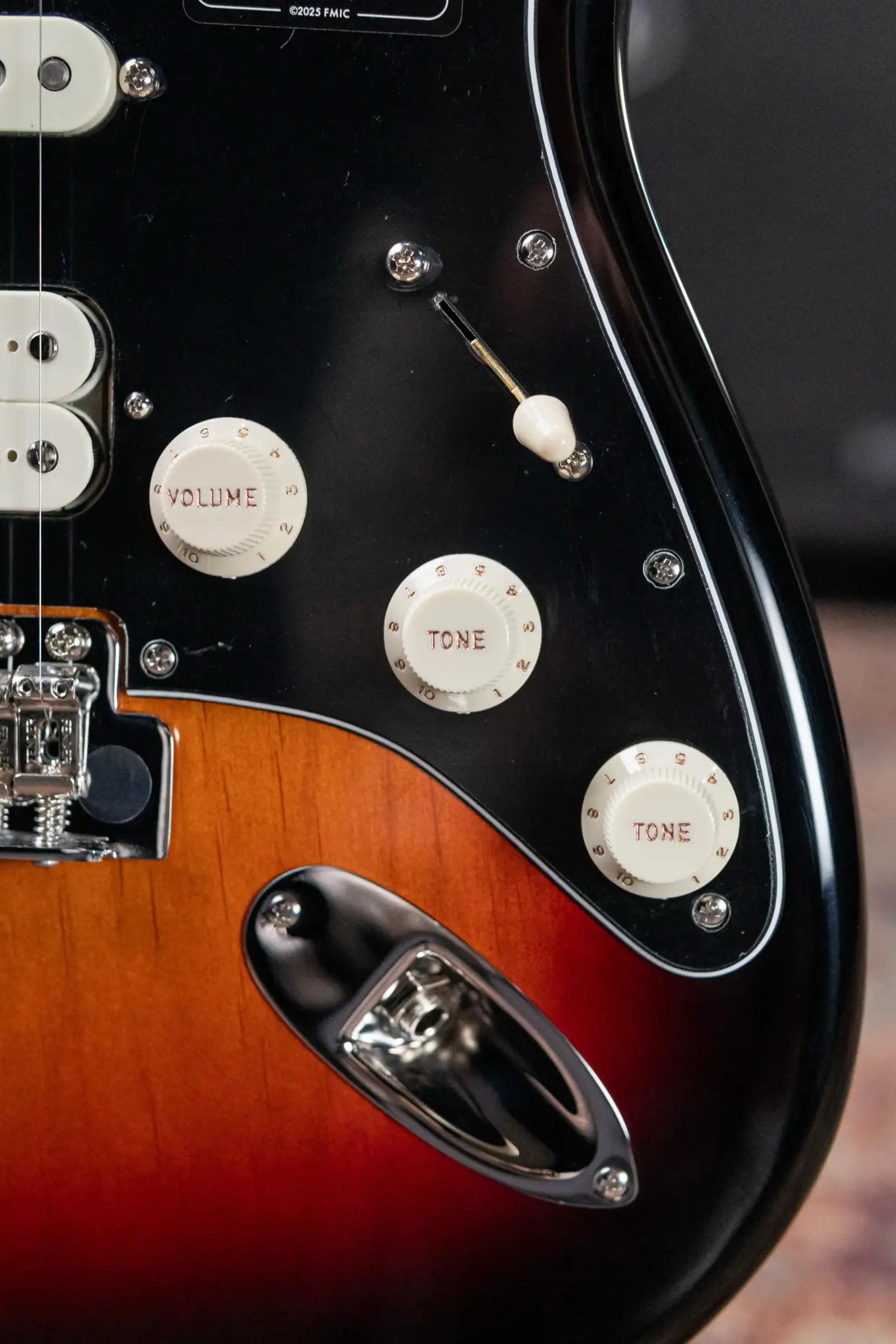 Fender American Professional Classic Stratocaster HSS Electric Guitar - 3-Color Sunburst with Gig Bag