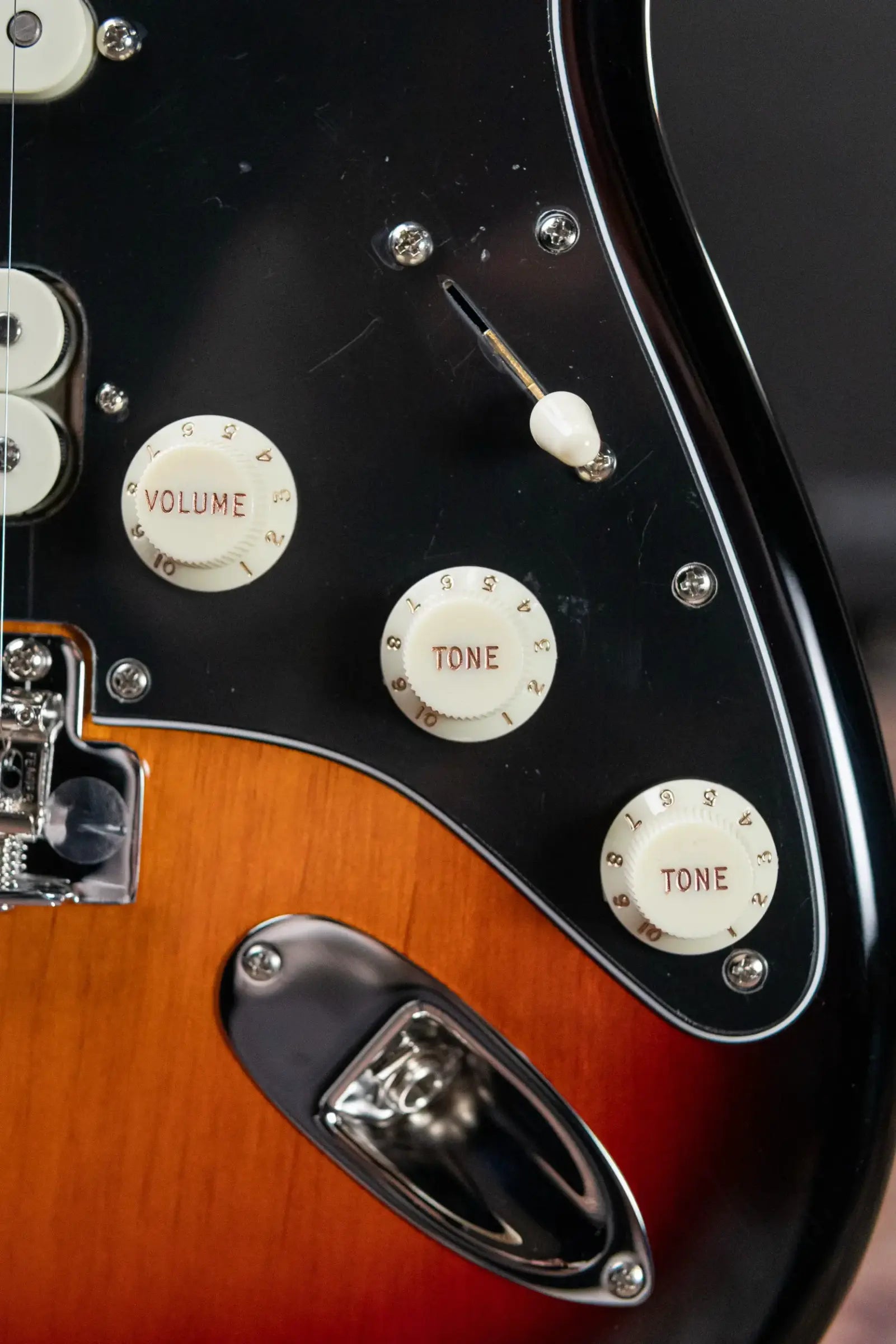 Fender American Professional Classic Stratocaster HSS Electric Guitar - 3-Color Sunburst with Gig Bag