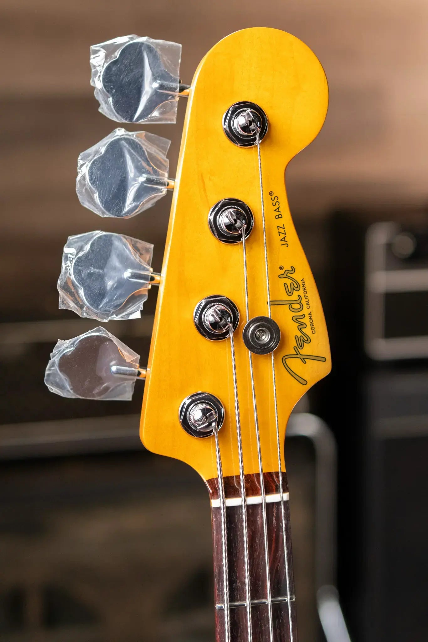 Fender American Professional II Jazz Bass Rosewood Fingerboard - 3-Color Sunburst with Hardshell Case