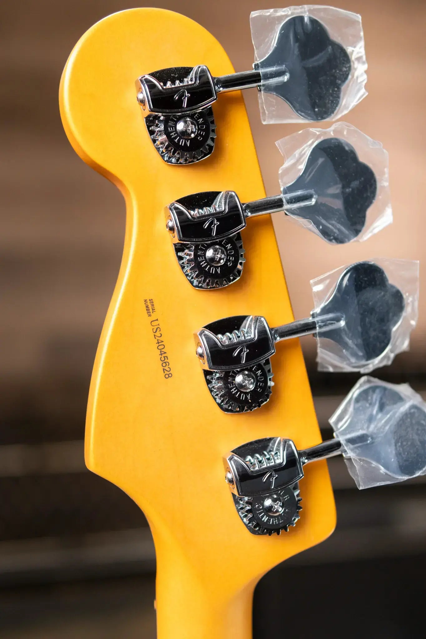 Fender American Professional II Jazz Bass Rosewood Fingerboard - 3-Color Sunburst with Hardshell Case