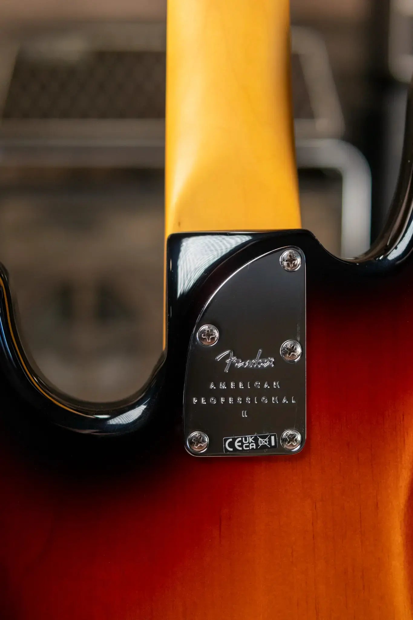 Fender American Professional II Jazz Bass Rosewood Fingerboard - 3-Color Sunburst with Hardshell Case