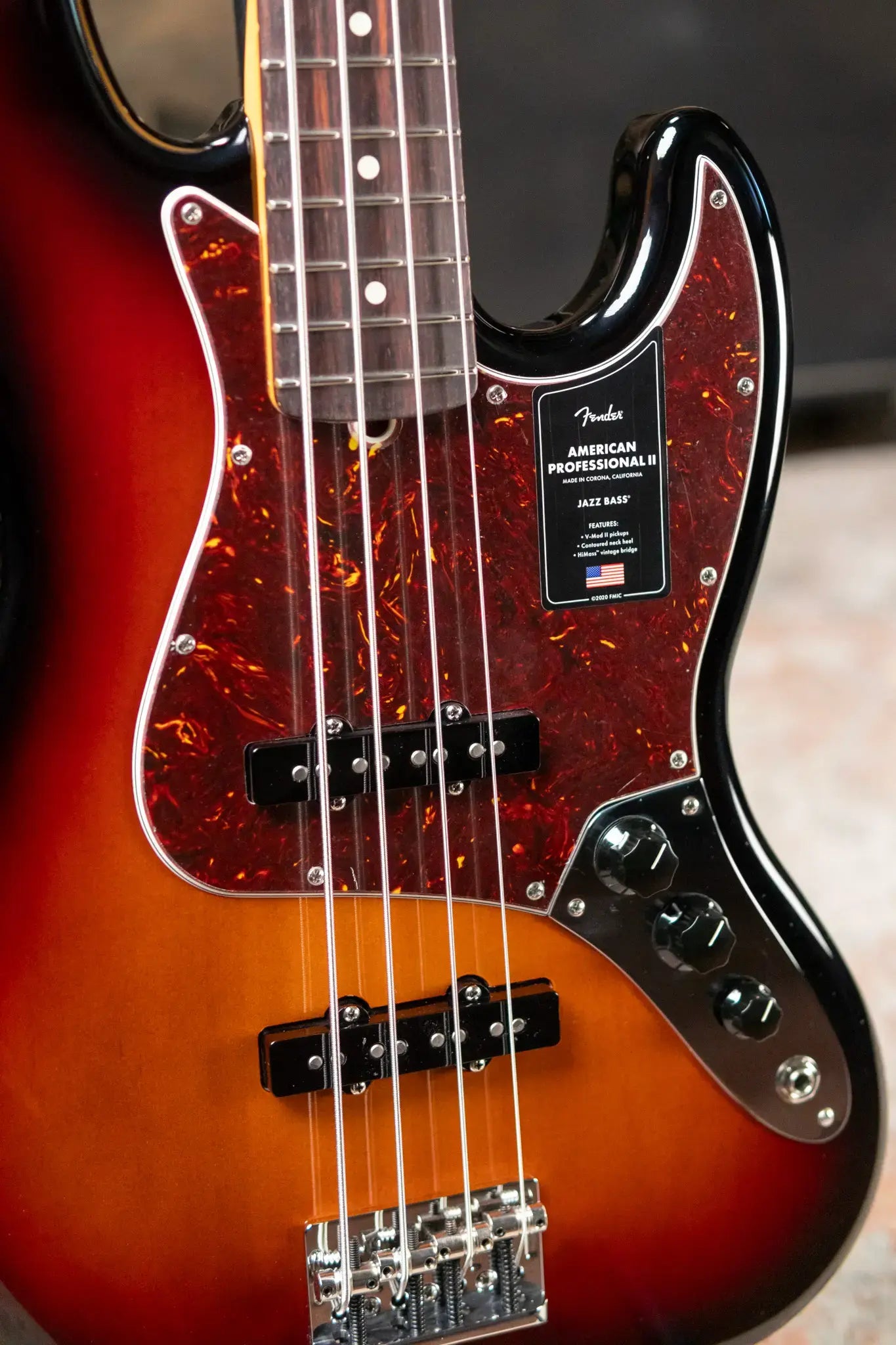 Fender American Professional II Jazz Bass Rosewood Fingerboard - 3-Color Sunburst with Hardshell Case