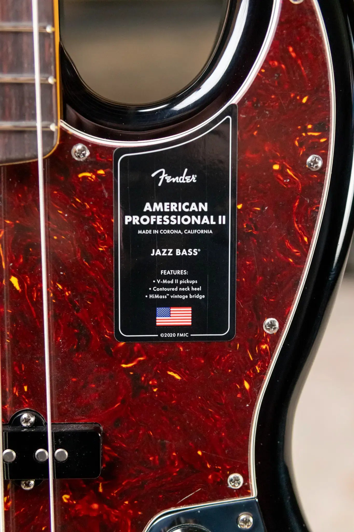 Fender American Professional II Jazz Bass Rosewood Fingerboard - 3-Color Sunburst with Hardshell Case