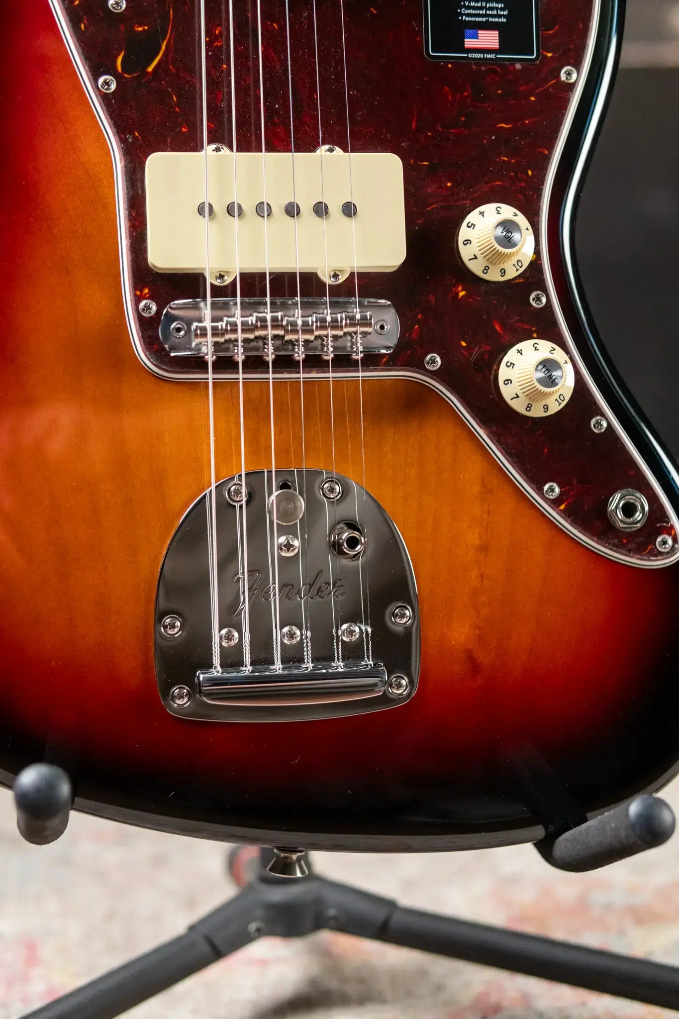 Fender American Professional II Jazzmaster Rosewood Fingerboard - 3-Color Sunburst with Hardshell Case