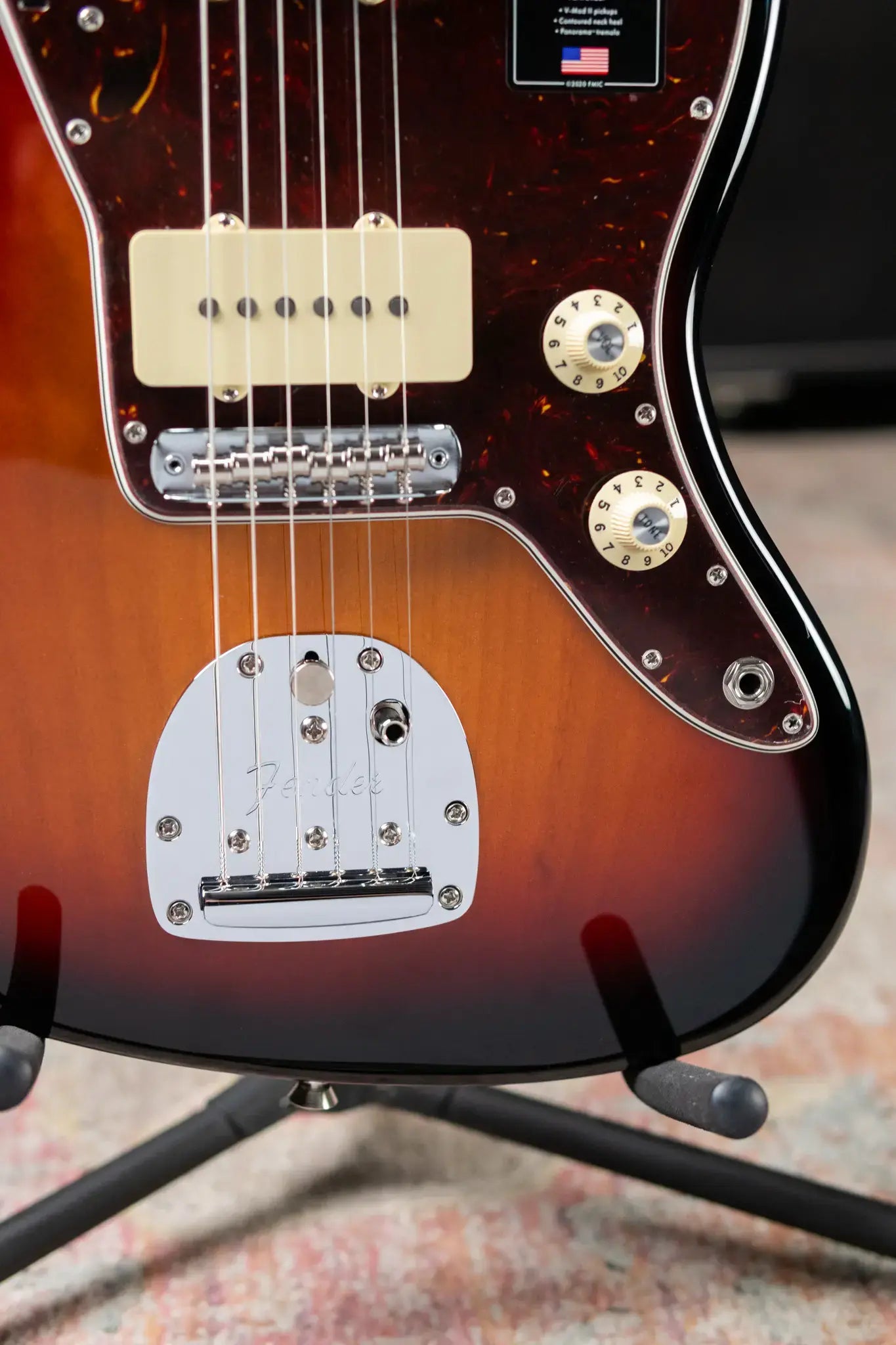 Fender American Professional II Jazzmaster Rosewood Fingerboard - 3-Color Sunburst with Hardshell Case