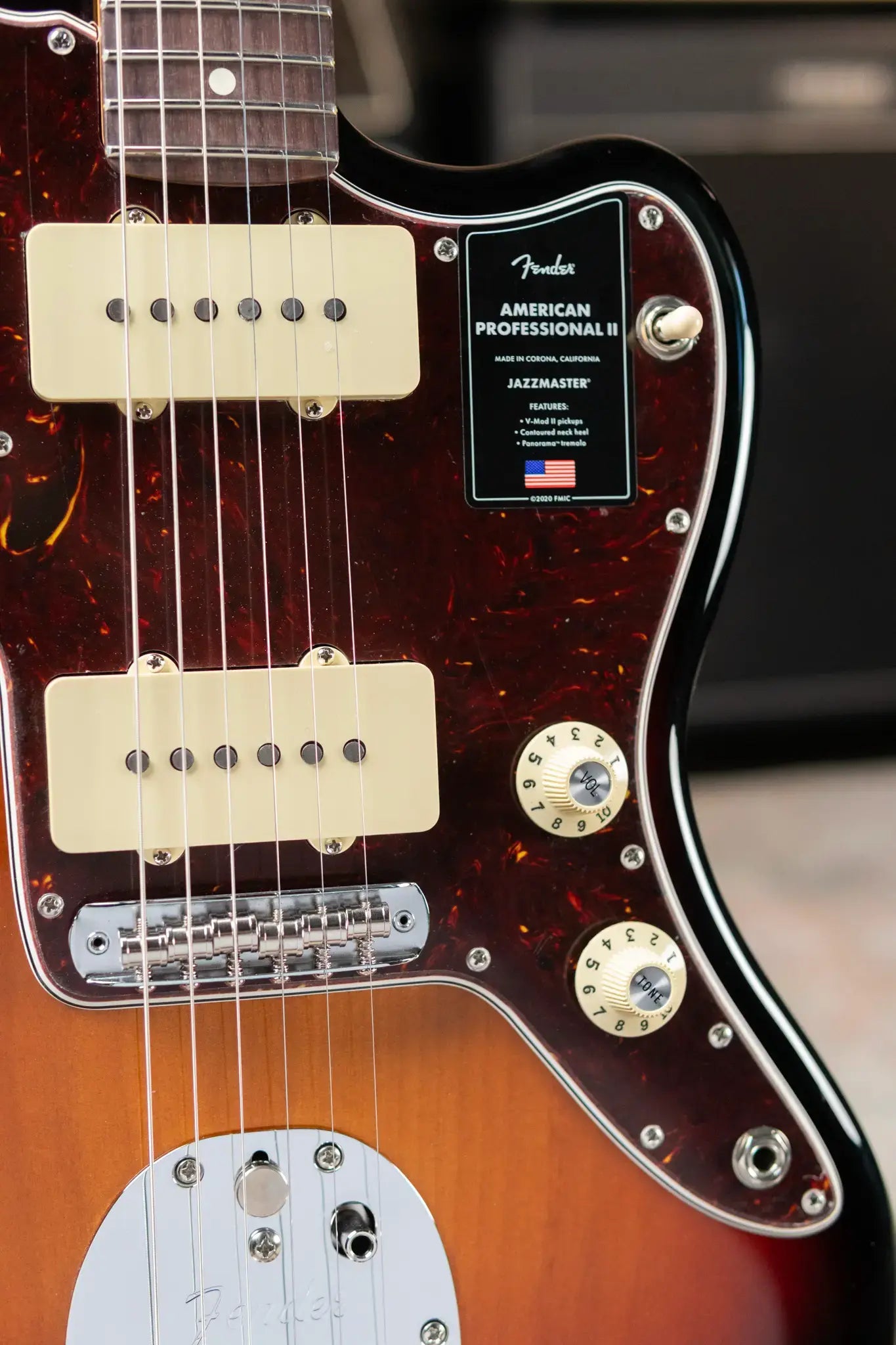 Fender American Professional II Jazzmaster Rosewood Fingerboard - 3-Color Sunburst with Hardshell Case