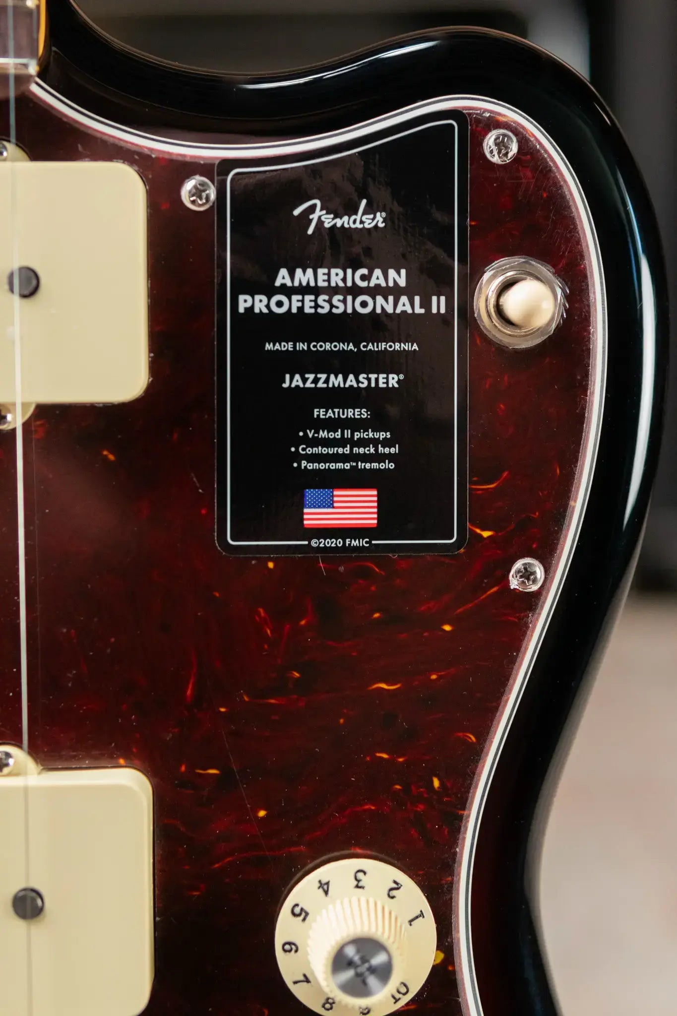 Fender American Professional II Jazzmaster Rosewood Fingerboard - 3-Color Sunburst with Hardshell Case