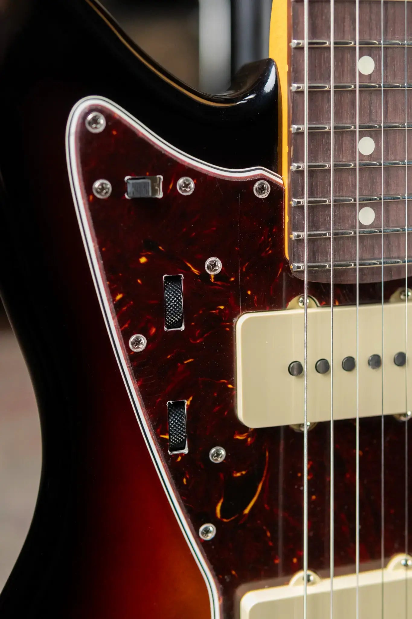 Fender American Professional II Jazzmaster Rosewood Fingerboard - 3-Color Sunburst with Hardshell Case