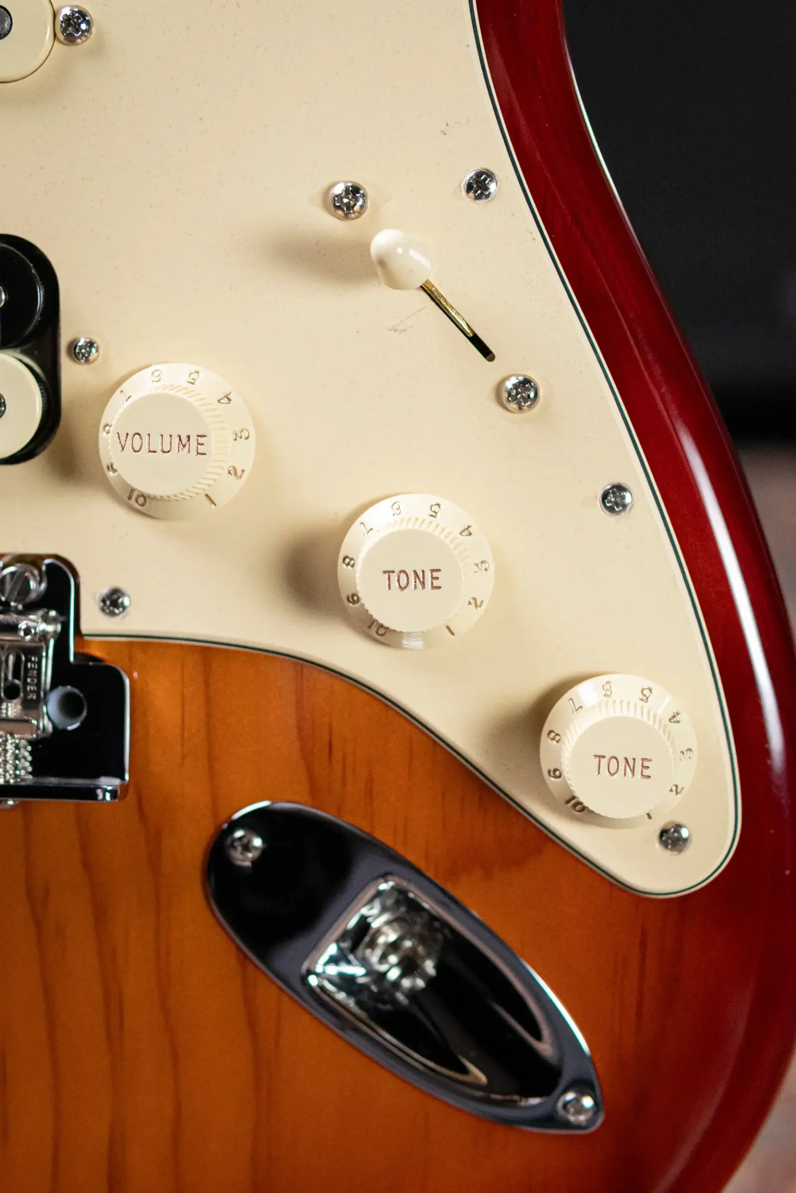 Fender American Professional II Stratocaster HSS Electric Guitar - Sienna Sunburst with Hardshell Case