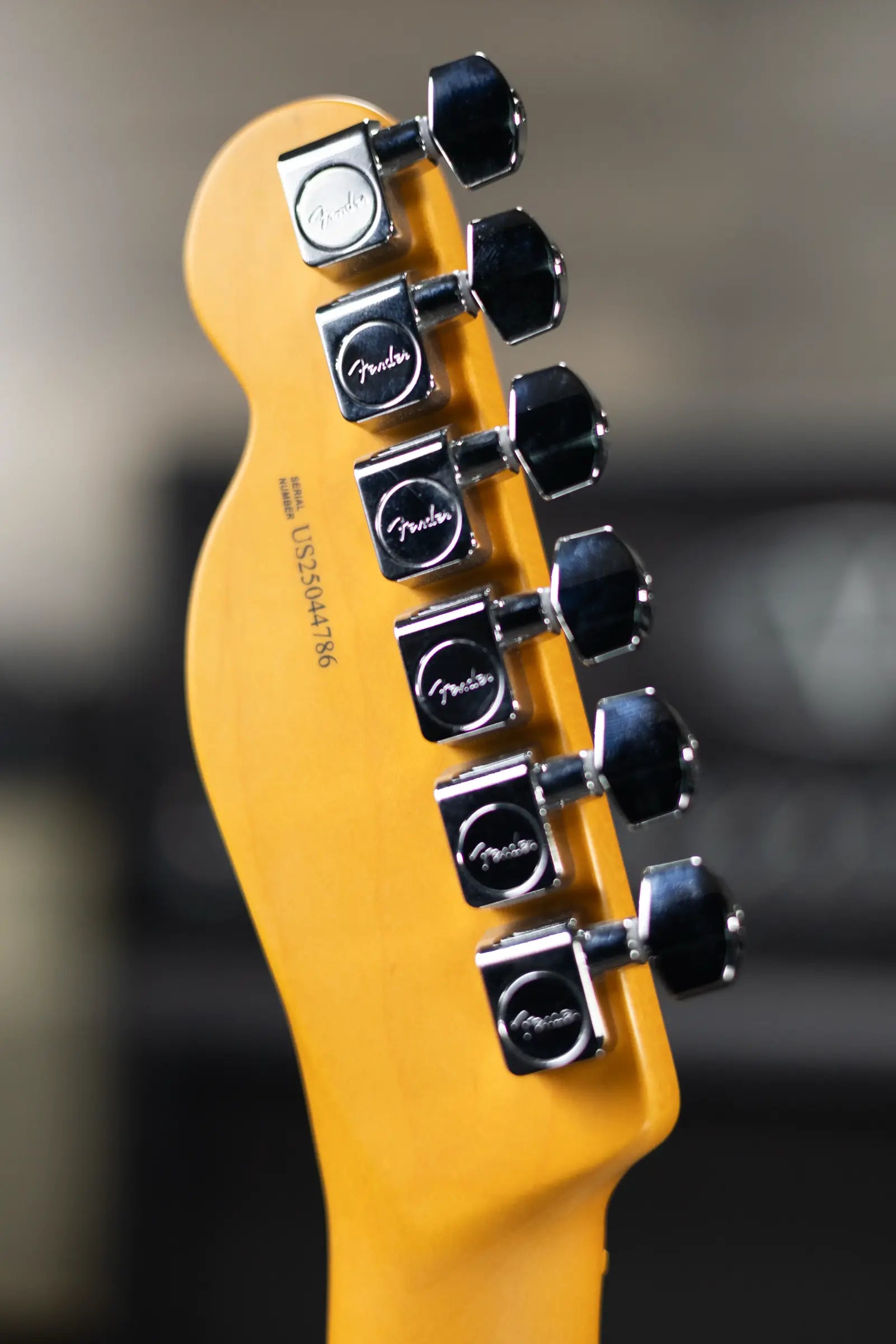 Fender American Professional II Telecaster, Maple Fingerboard - Sienna Sunburst with Hardshell Case