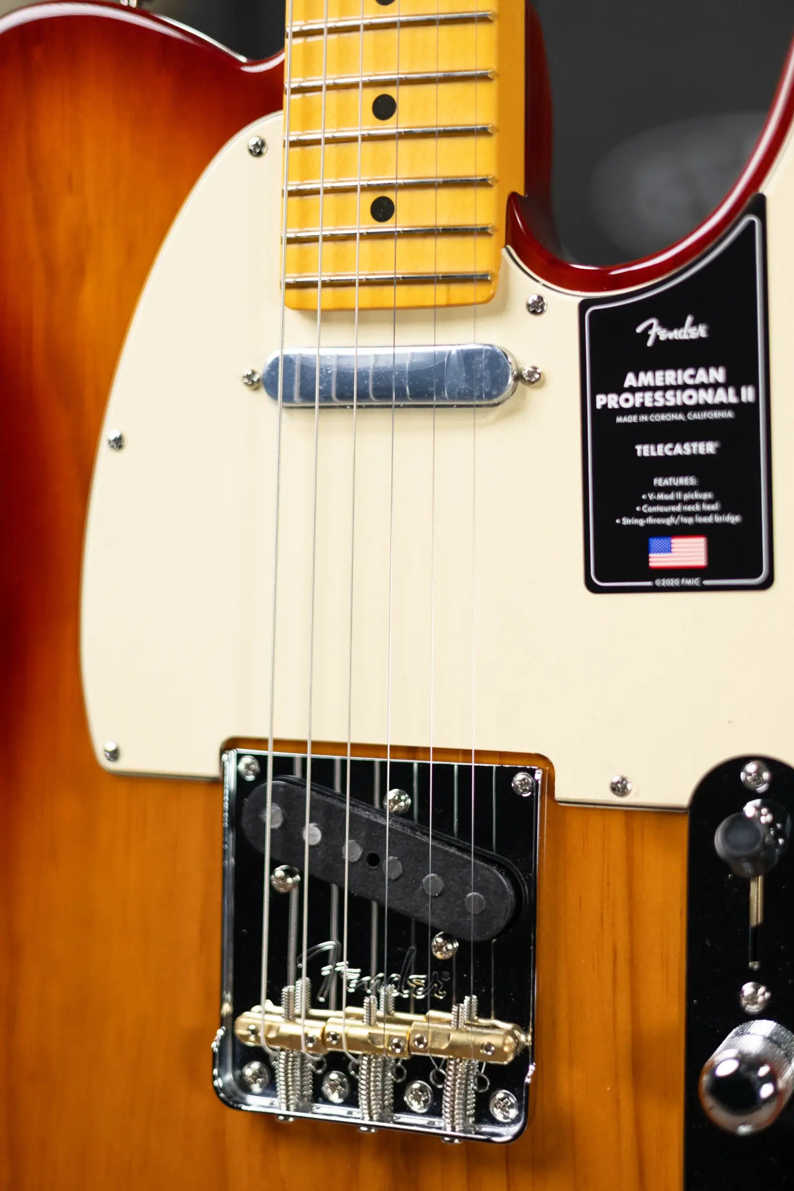 Fender American Professional II Telecaster, Maple Fingerboard - Sienna Sunburst with Hardshell Case
