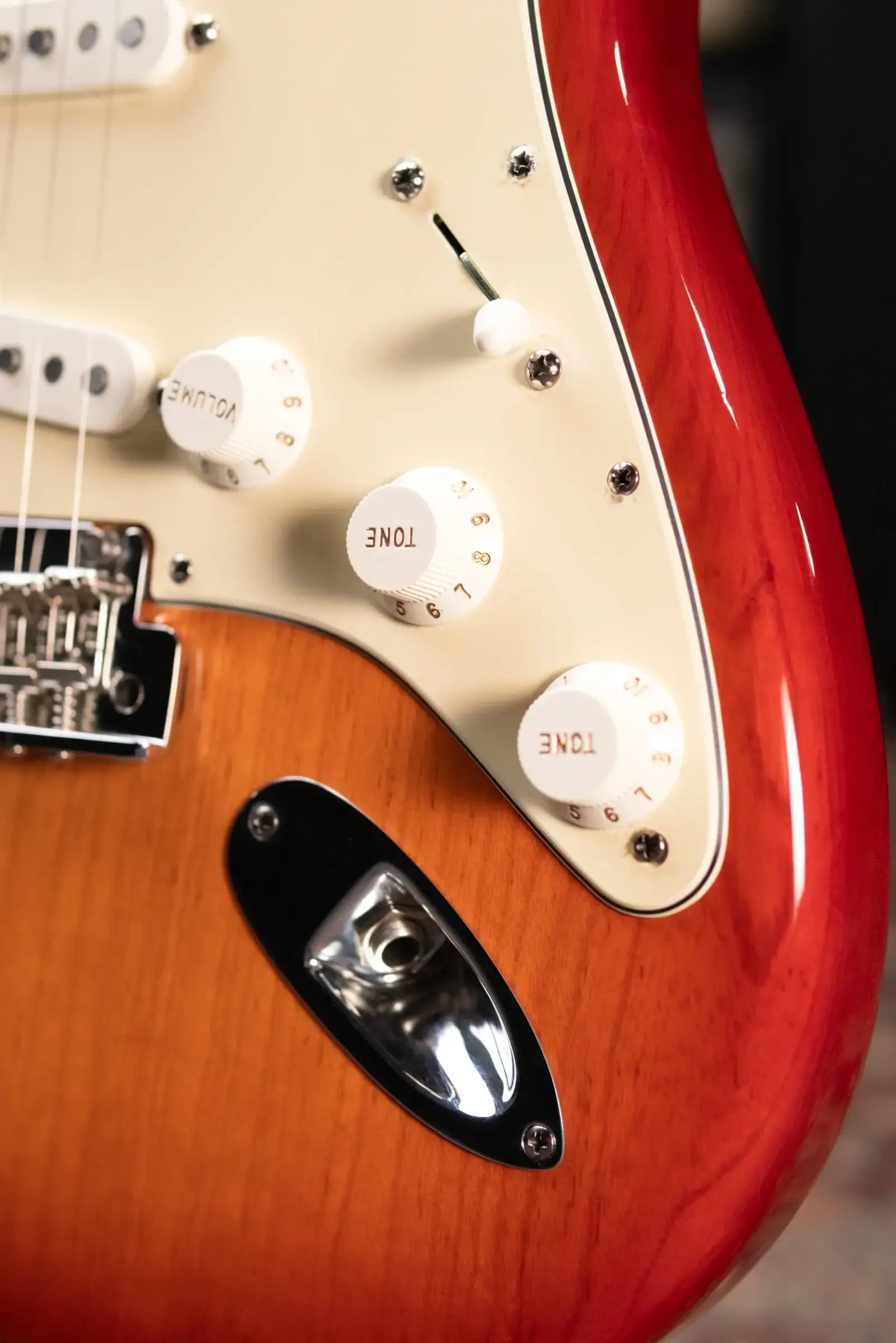 Fender American Standard Stratocaster Electric Guitar Sienna Sunburst with Hardshell Case - Used