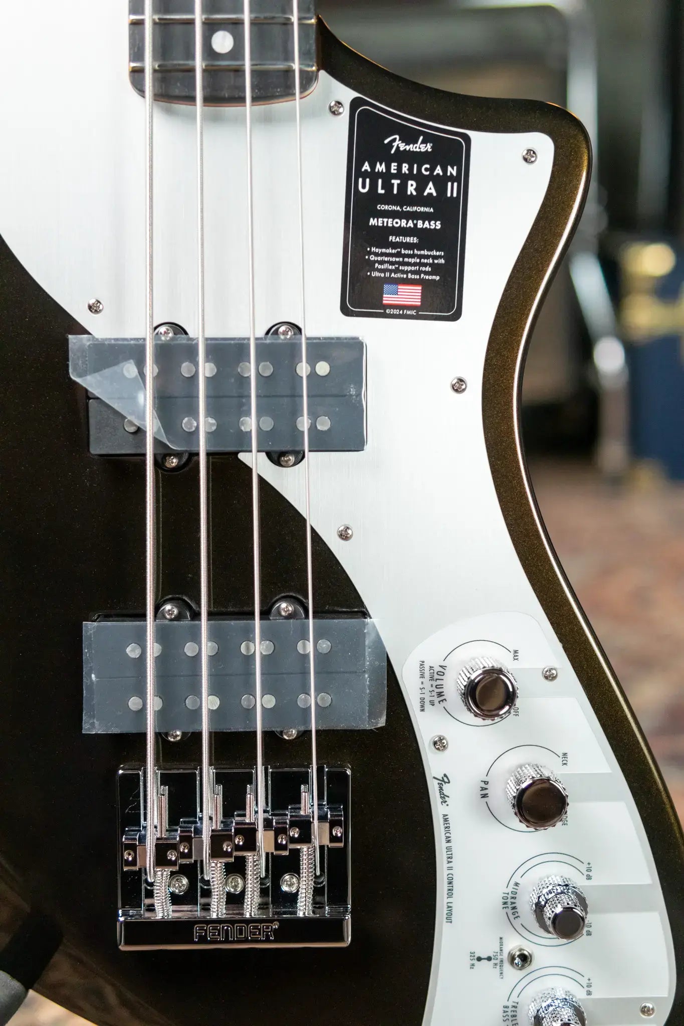 Fender American Ultra II Meteora Bass, Ebony Fingerboard - Texas Tea with Deluxe Molded Hardshell Case
