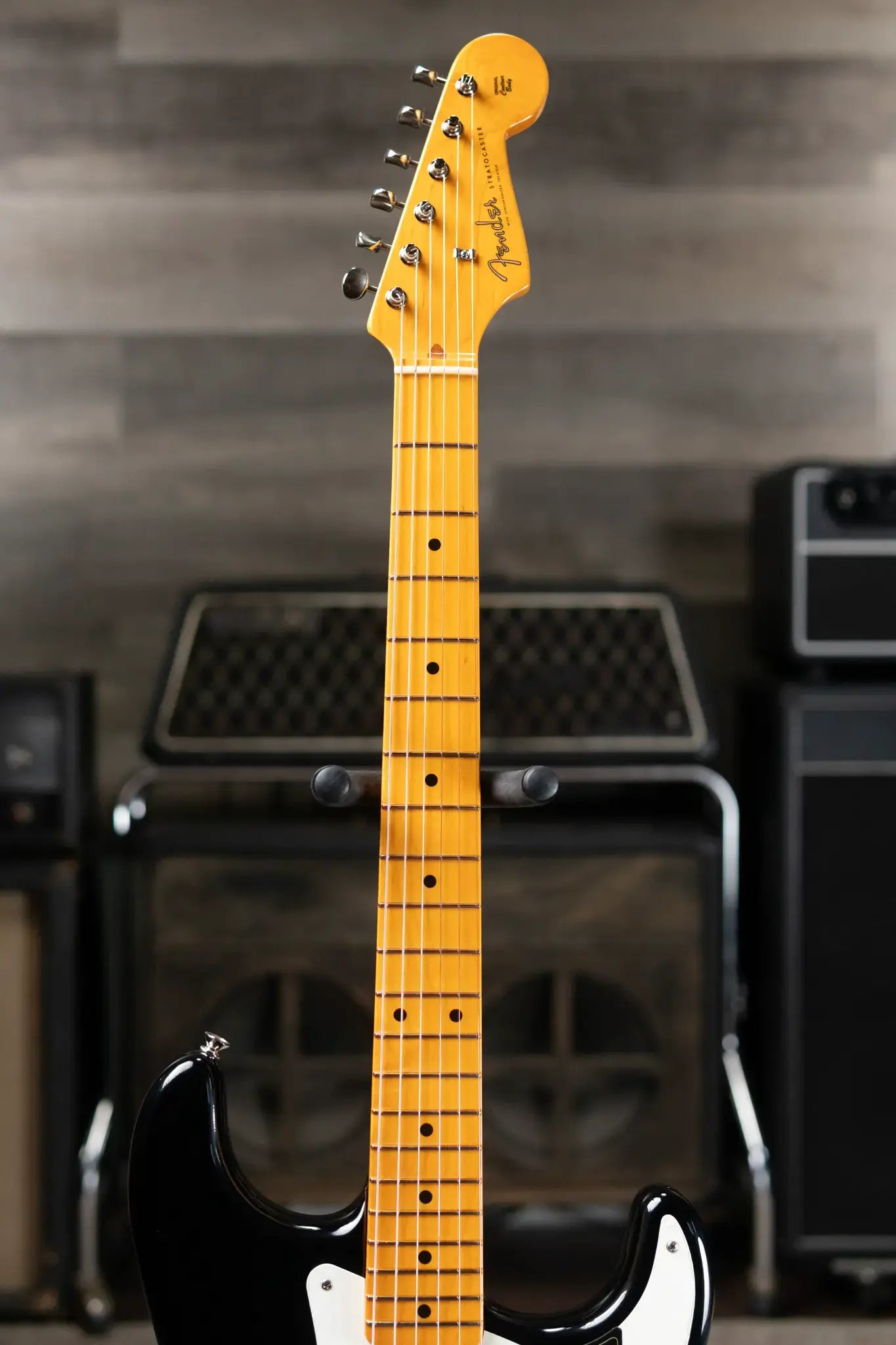 Fender American Vintage II 1957 Stratocaster, Maple Fingerboard - Black with Vintage-Style Tweed Hardshell Case