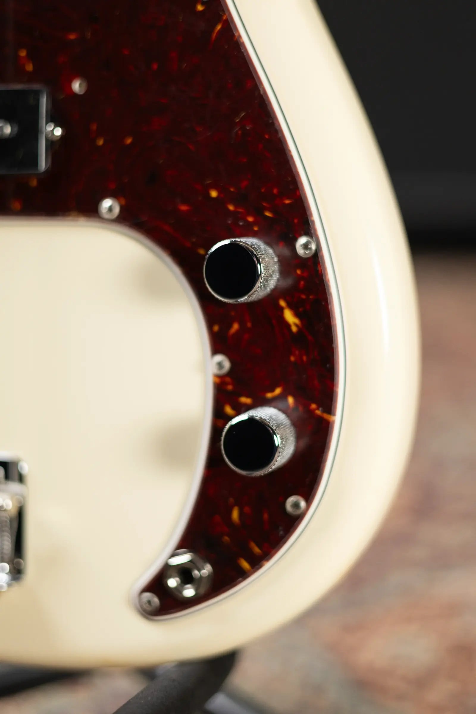 Fender American Vintage II 1960 Precision Bass, Rosewood Fingerboard - Olympic White with Vintage-Style Brown Hardshell Case