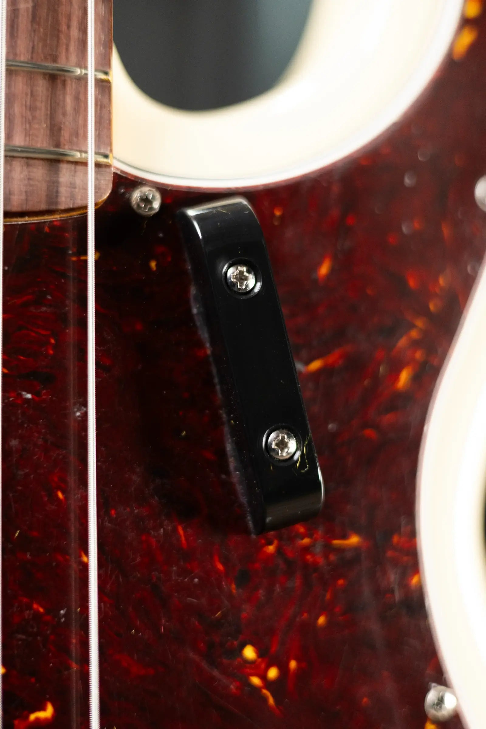 Fender American Vintage II 1960 Precision Bass, Rosewood Fingerboard - Olympic White with Vintage-Style Brown Hardshell Case