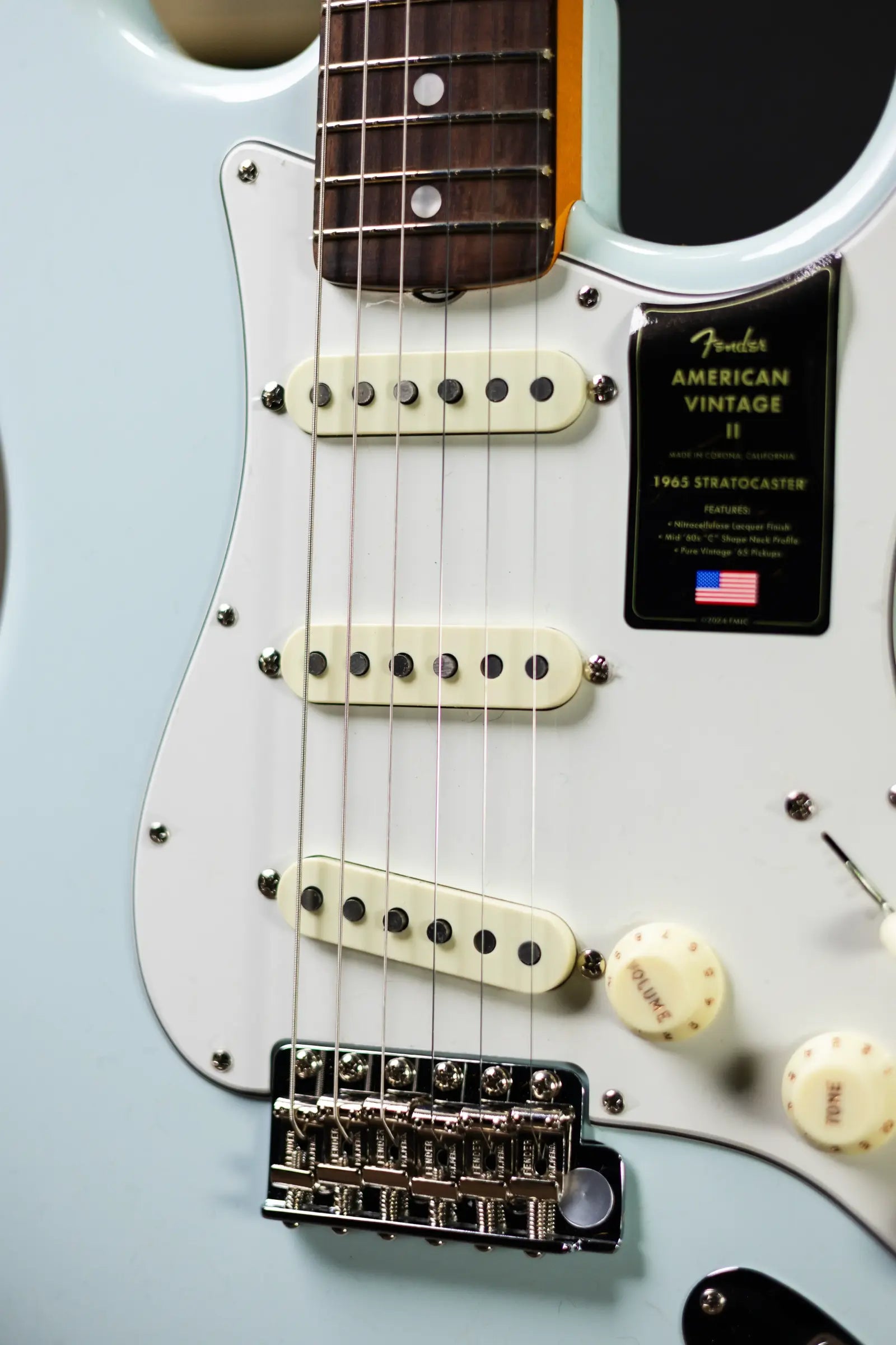 Fender American Vintage II 1965 Stratocaster, Round-Lam Rosewood Fingerboard - Sonic Blue with Hardshell Case