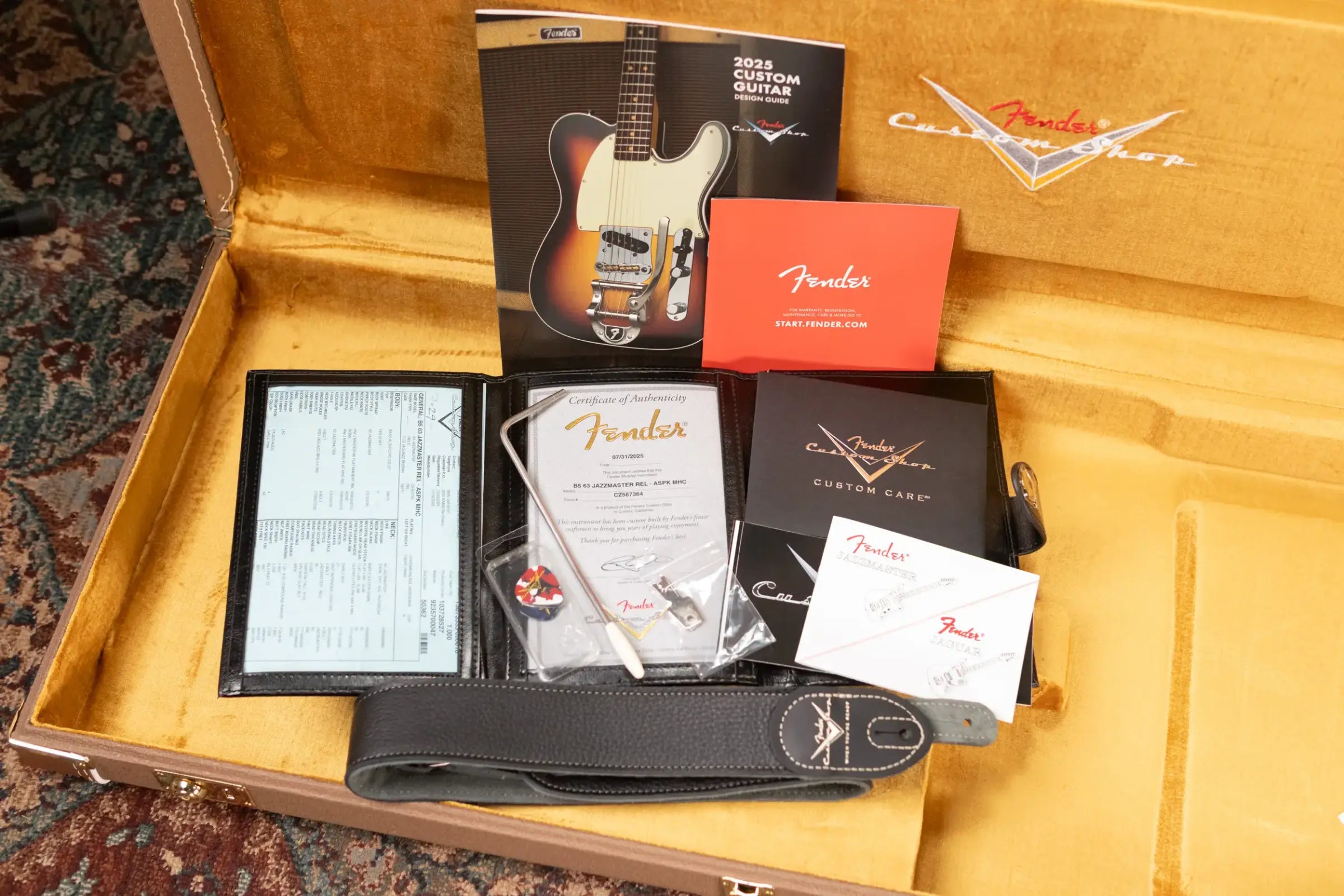 Fender Custom Shop 1963 Jazzmaster Relic Electric Guitar - Aged Shell Pink with Hardshell Case