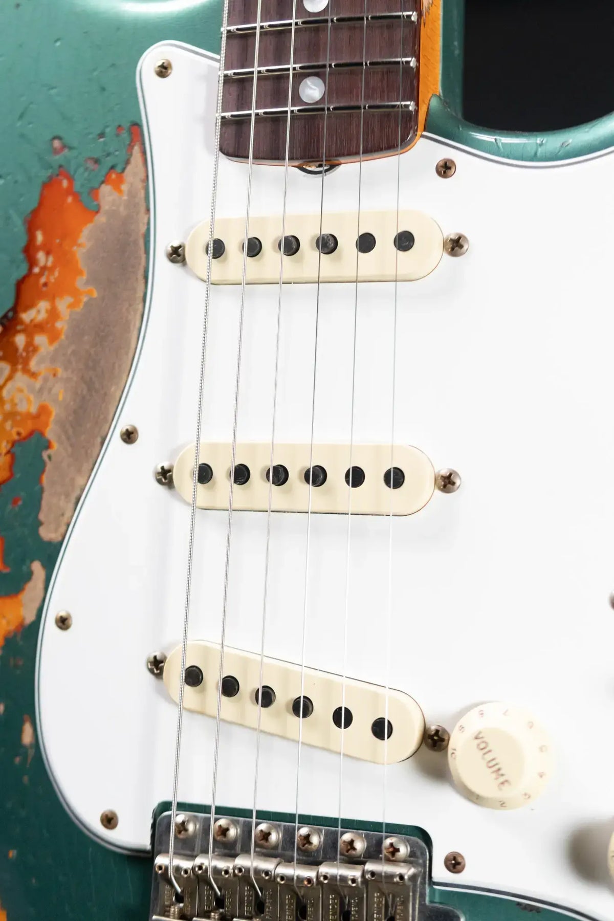 Fender Custom Shop 1965 Stratocaster Super Heavy Relic Electric Guitar - Super Faded Aged Sherwood Green Metallic over 3-Color Sunburst with Hardshell Case