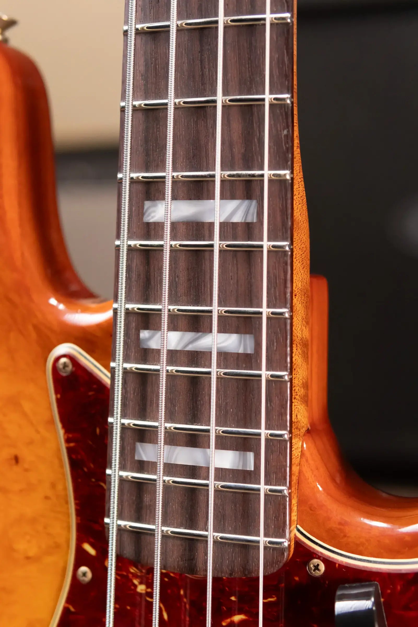 Fender Custom Shop Artisan Maple Burl Relic Jazz Bass - Honey Burst with Hardshell Case