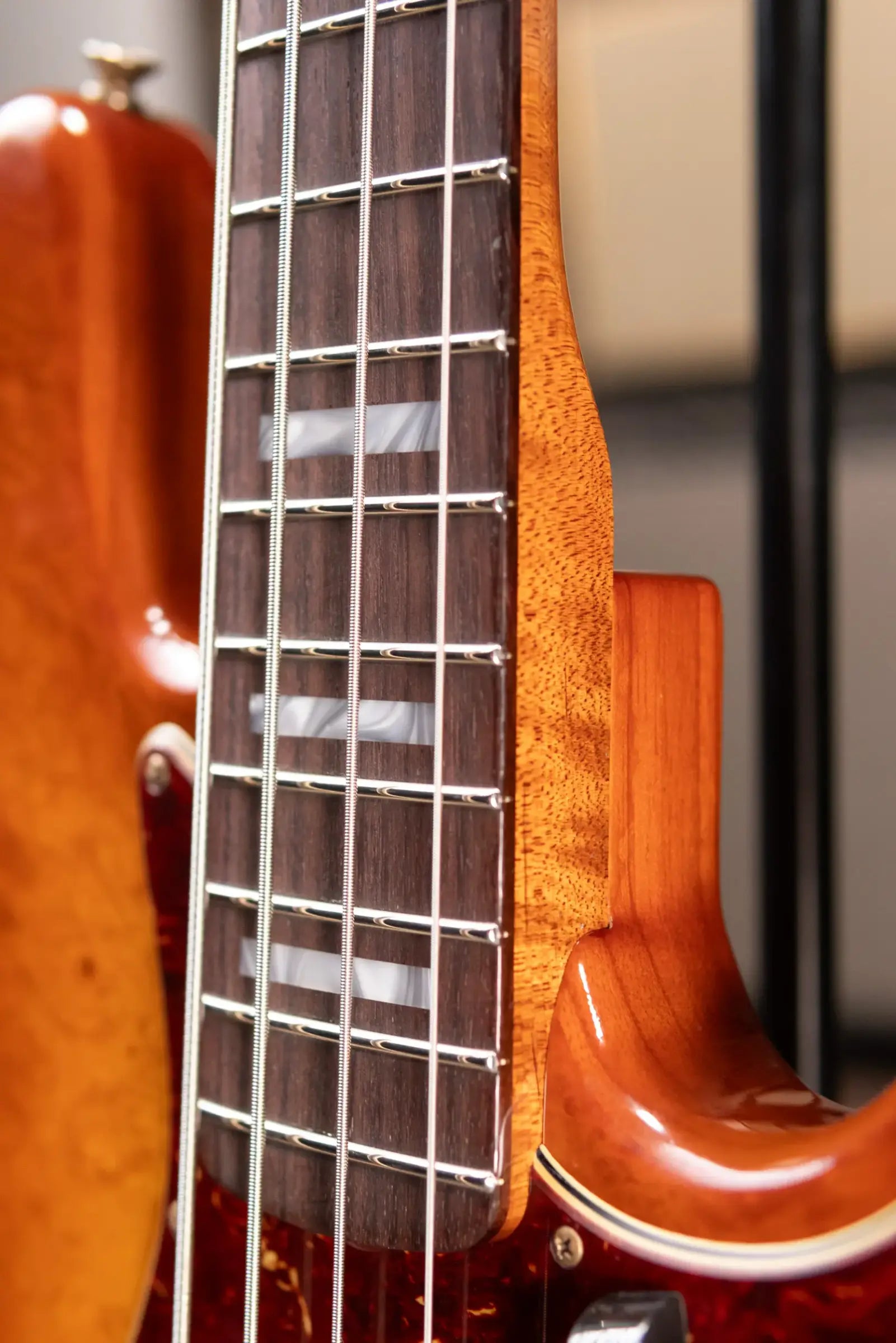 Fender Custom Shop Artisan Maple Burl Relic Jazz Bass - Honey Burst with Hardshell Case