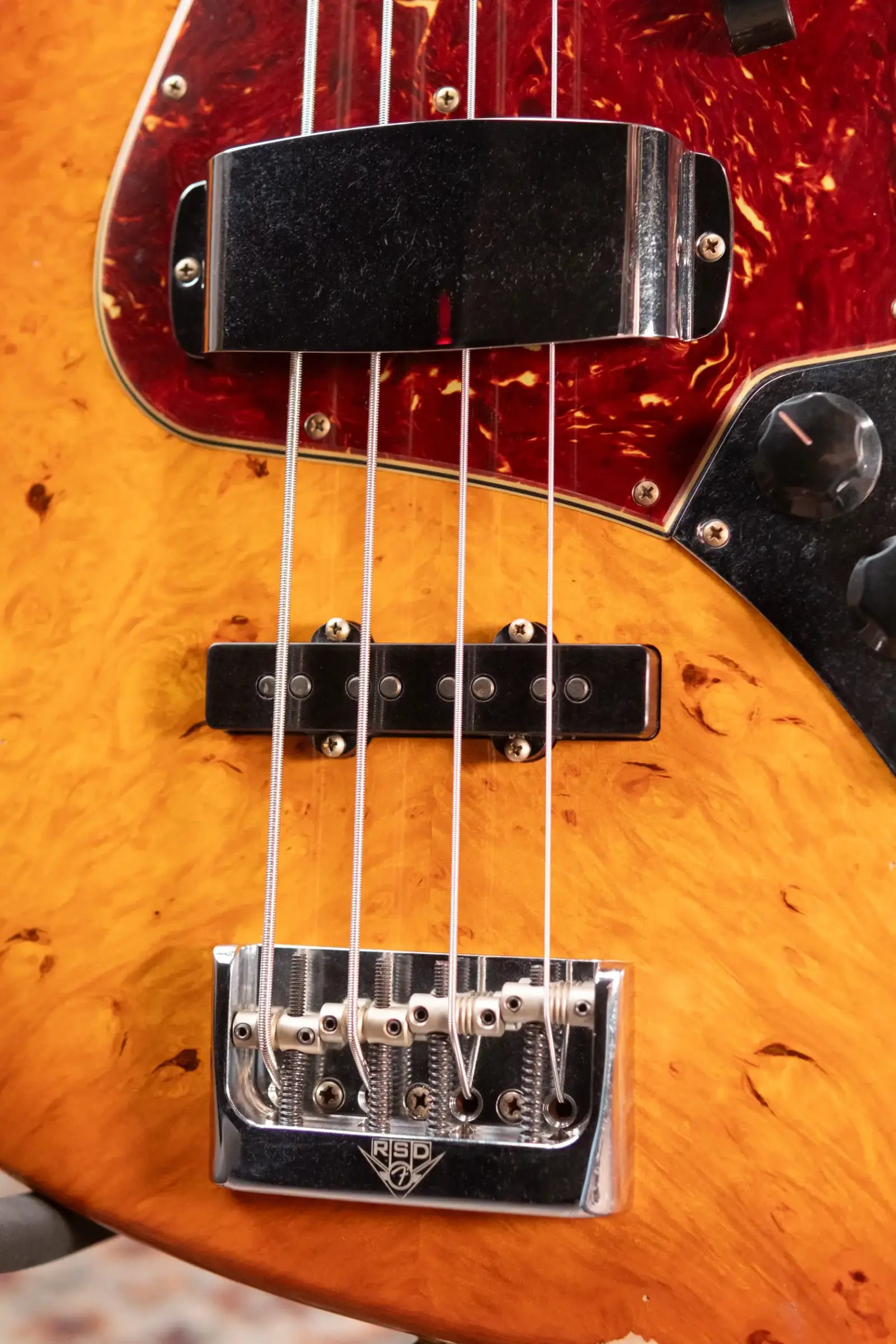 Fender Custom Shop Artisan Maple Burl Relic Jazz Bass - Honey Burst with Hardshell Case