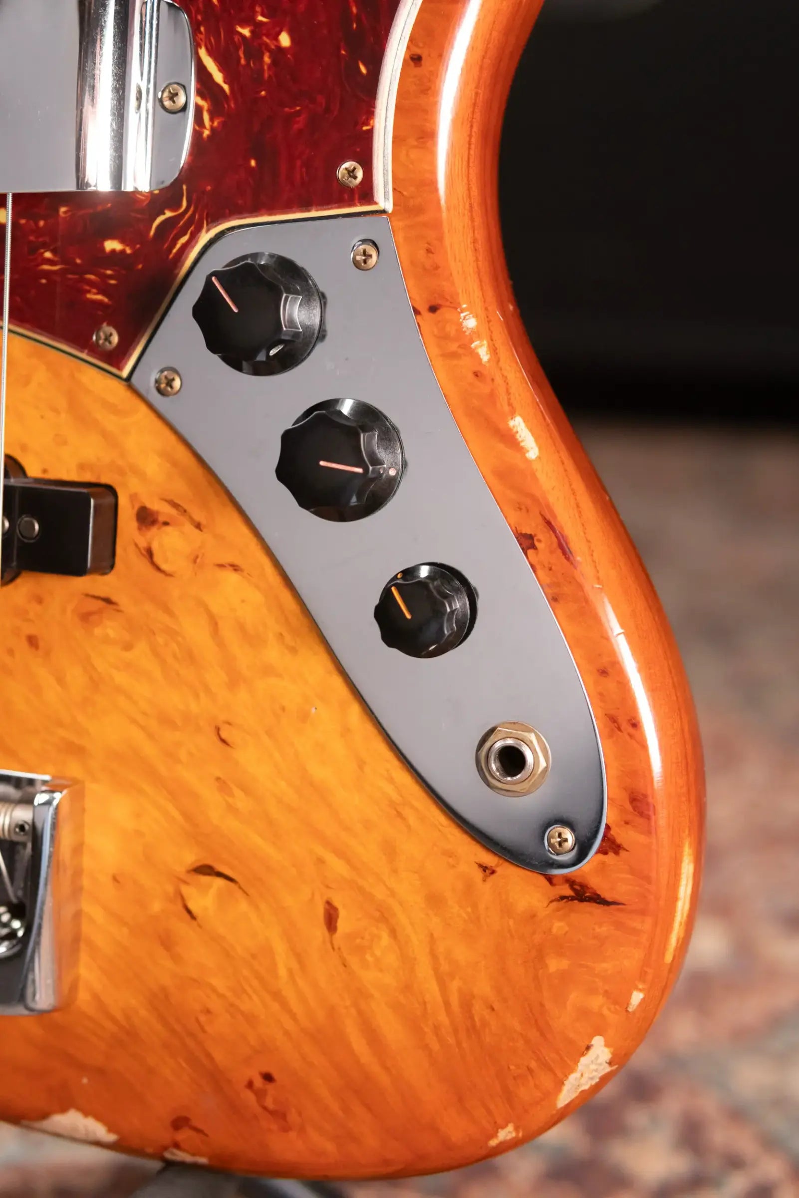 Fender Custom Shop Artisan Maple Burl Relic Jazz Bass - Honey Burst with Hardshell Case