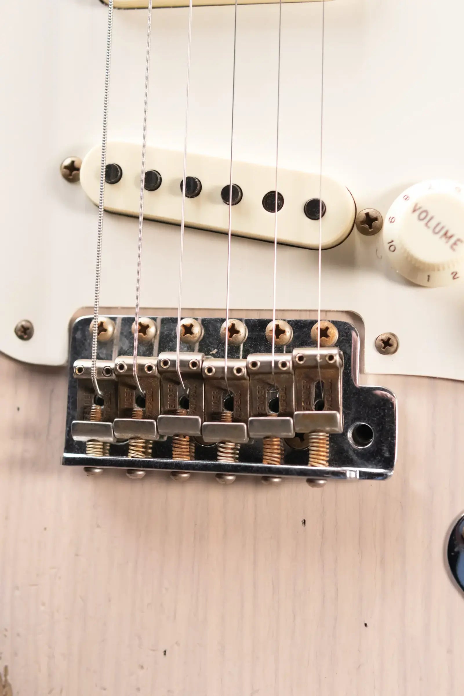 Fender Custom Shop LTD Red Hot Stratocaster - Heavy Relic Dirty White Blonde with Hardshell Case - Used