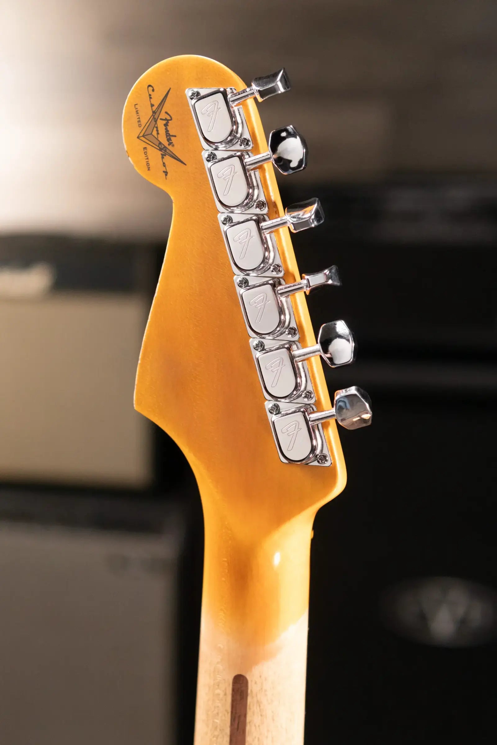 Fender Custom Shop NAMM 2026 Custom Deluxe Heavy Relic HBS-1 Stratocaster Electric Guitar - Aged Vintage White over 3-Tone Sunburst with Hardshell Case