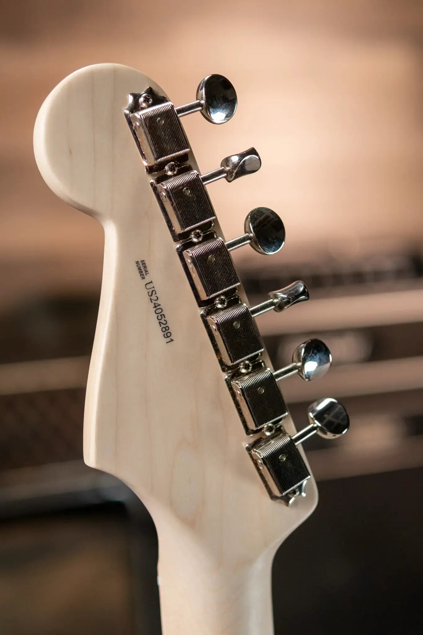 Fender Eric Clapton Stratocaster - Maple Fingerboard - Black with Vintage-Style Tweed Case