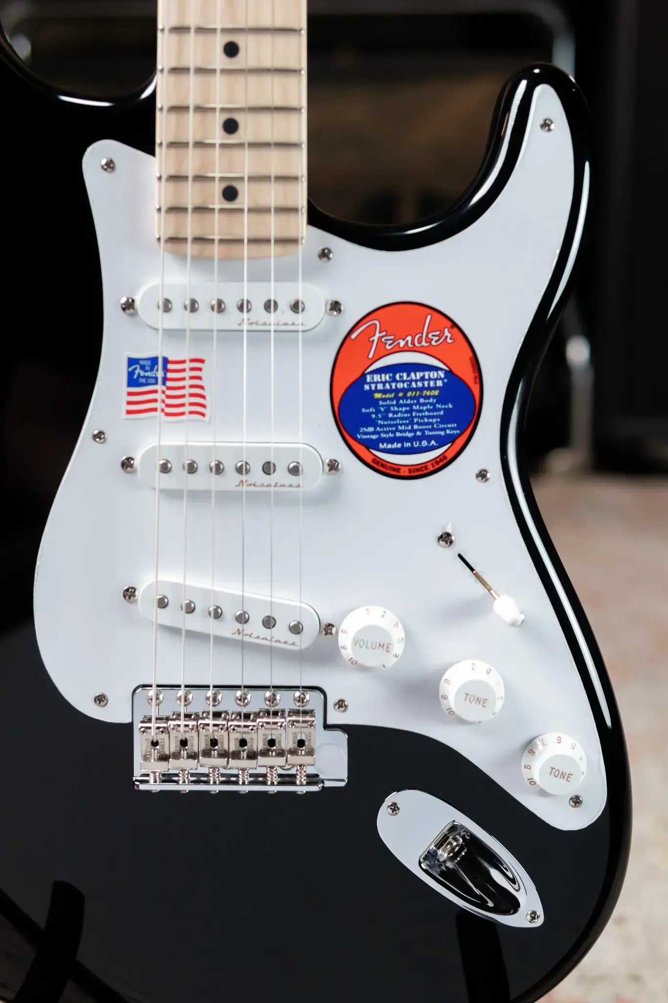Fender Eric Clapton Stratocaster - Maple Fingerboard - Black with Vintage-Style Tweed Case