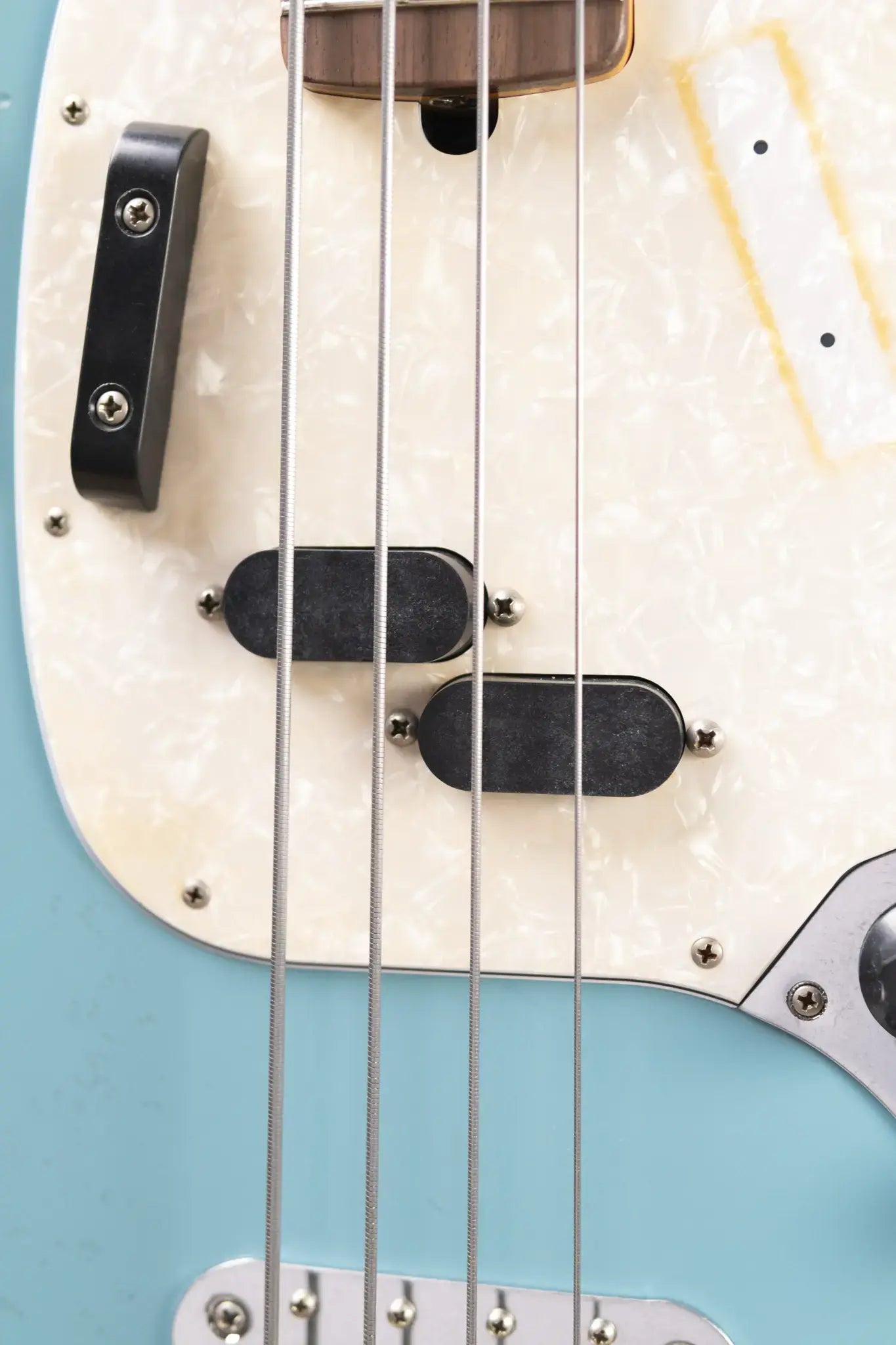 Fender JMJ Road Worn Mustang Bass - Faded Daphne Blue with Gig Bag