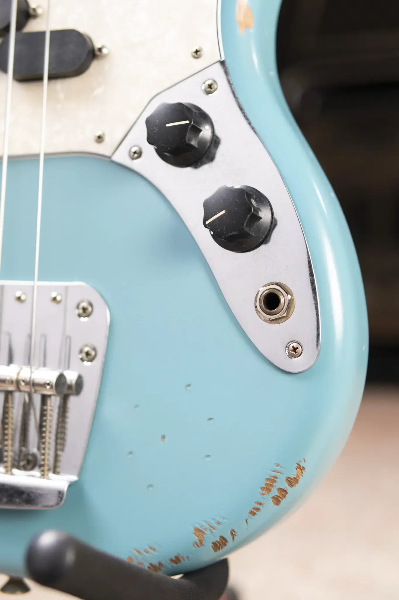 Fender JMJ Road Worn Mustang Bass - Faded Daphne Blue with Gig Bag