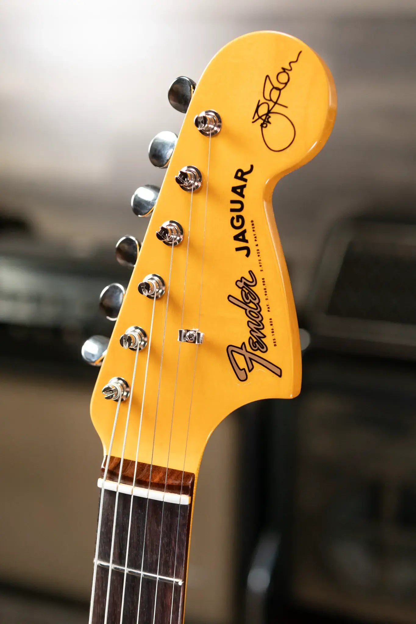 Fender Johnny Marr Jaguar, Rosewood Fingerboard - Olympic White with Hardshell Case