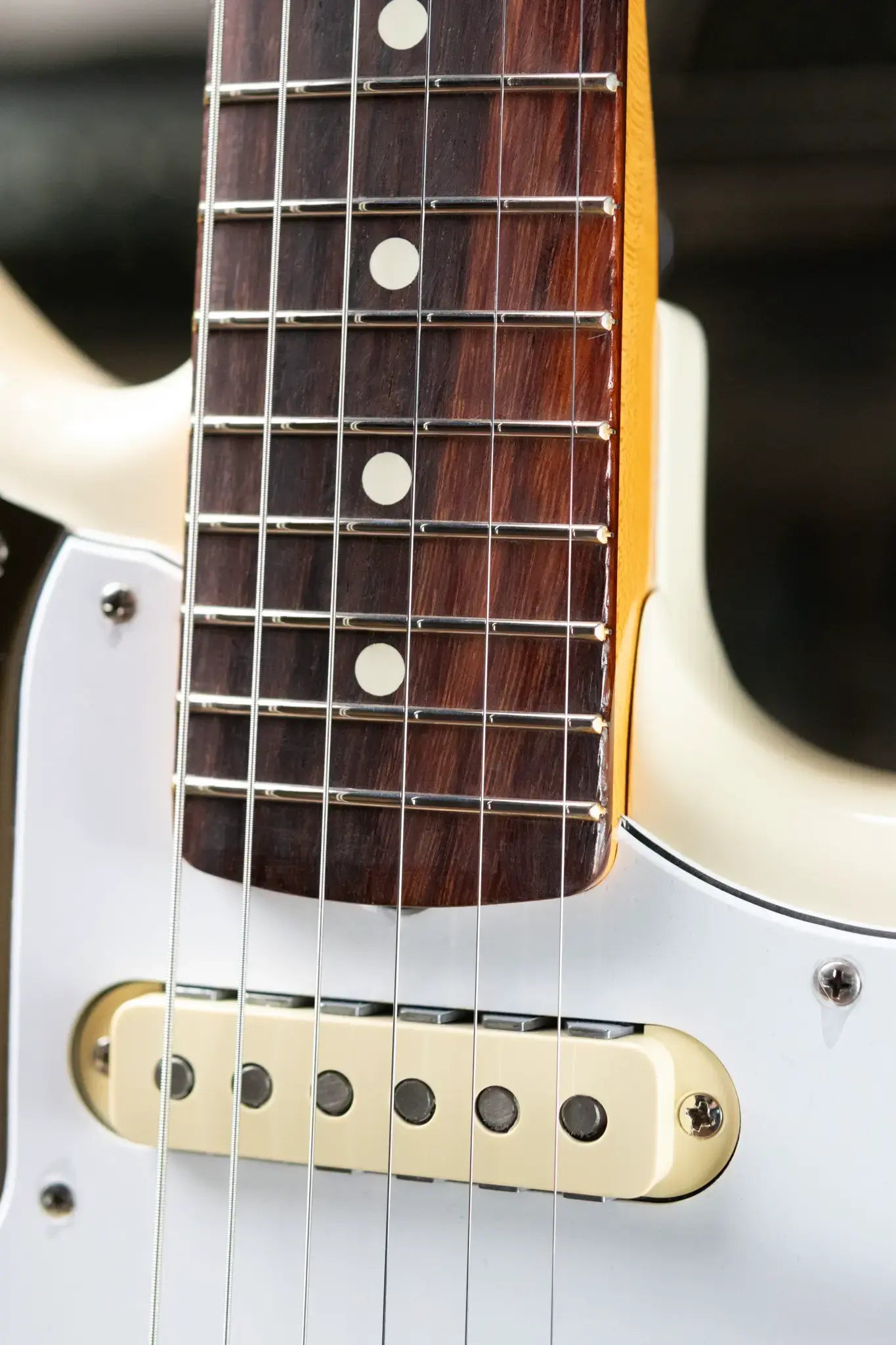 Fender Johnny Marr Jaguar, Rosewood Fingerboard - Olympic White with Hardshell Case