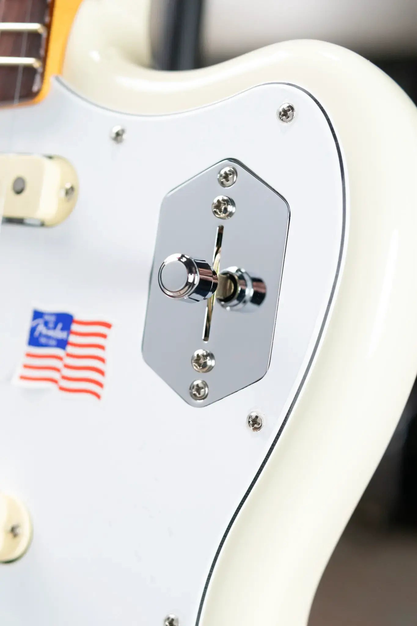 Fender Johnny Marr Jaguar, Rosewood Fingerboard - Olympic White with Hardshell Case
