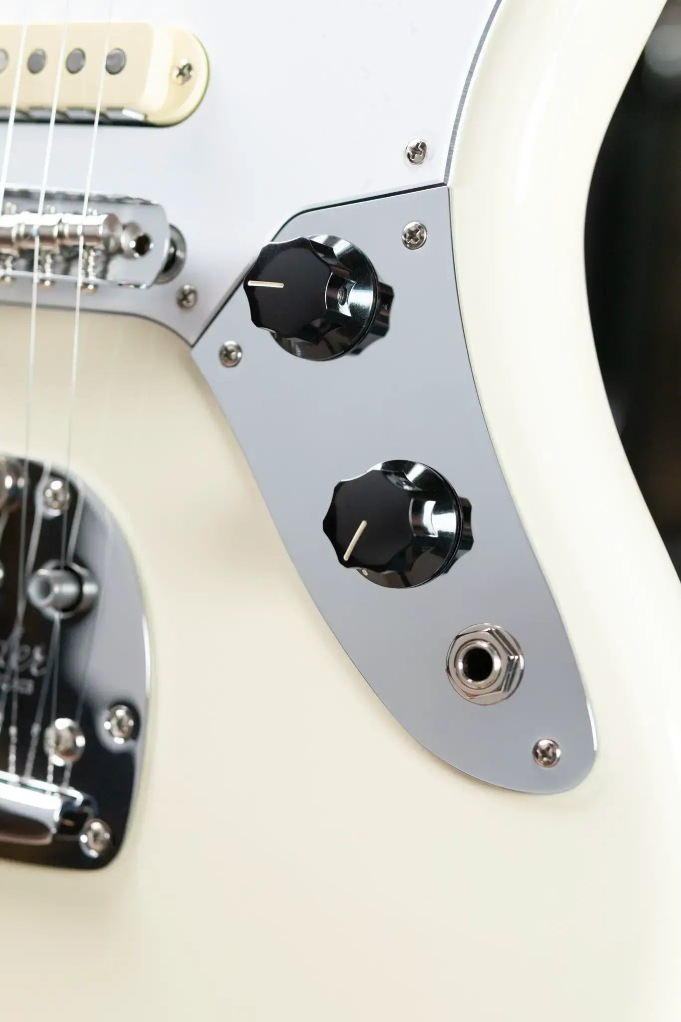 Fender Johnny Marr Jaguar, Rosewood Fingerboard - Olympic White with Hardshell Case