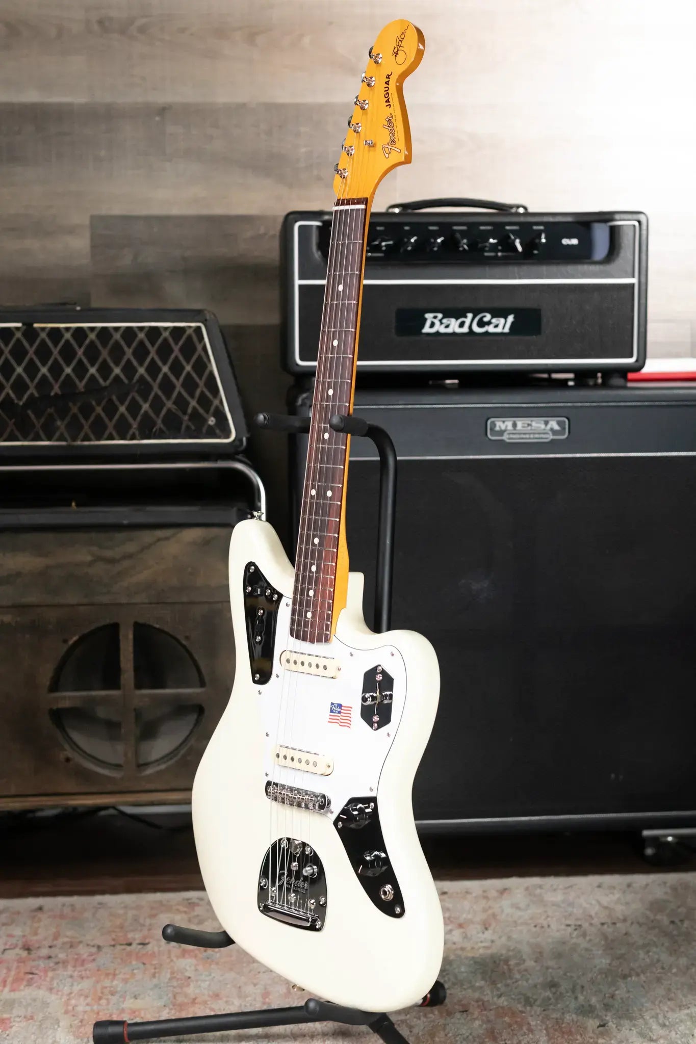 Fender Johnny Marr Jaguar, Rosewood Fingerboard - Olympic White with Hardshell Case