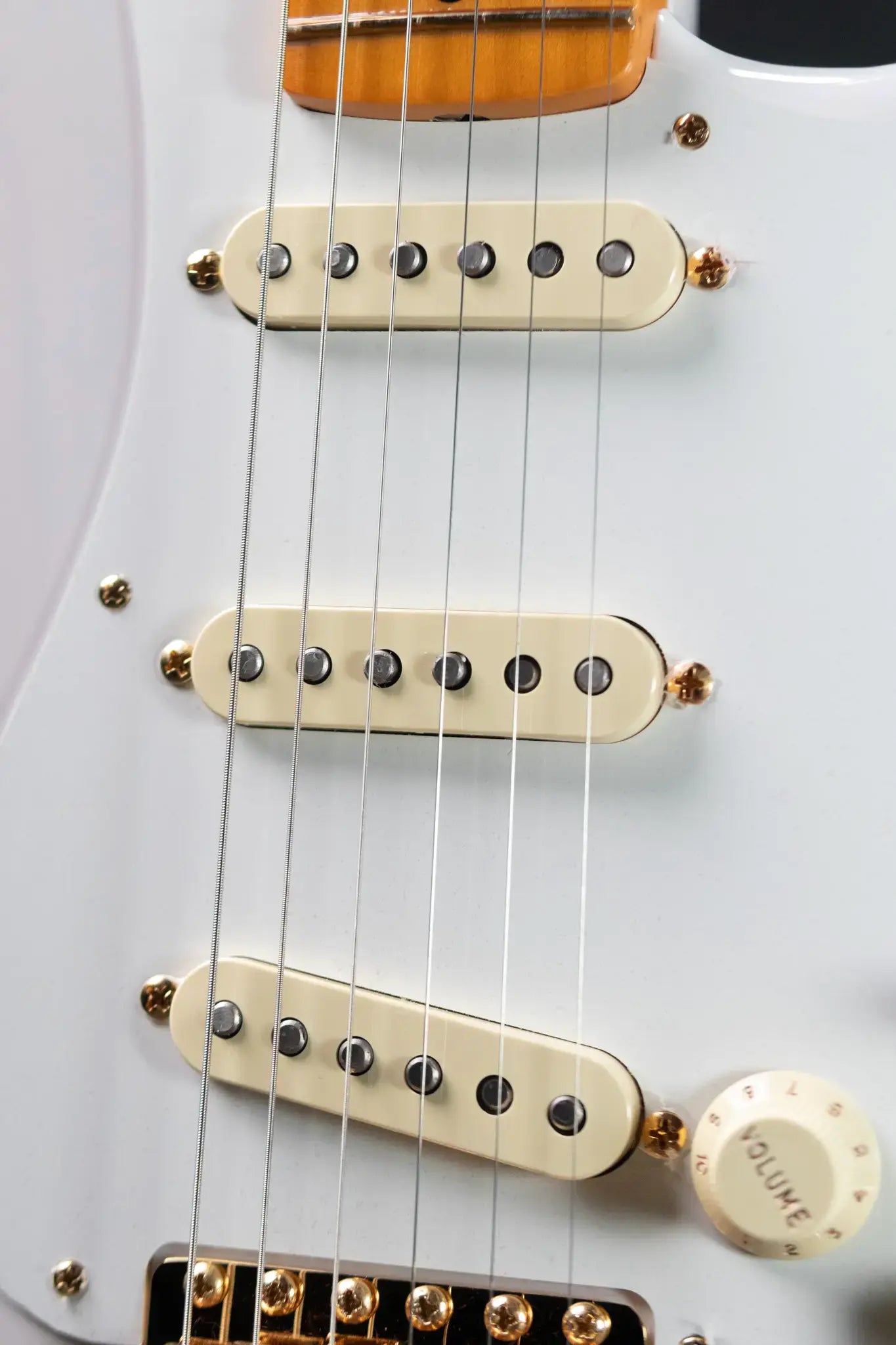 Fender Limited Edition American Vintage II 1957 Stratocaster Electric Guitar - White Blonde with Hardshell Case