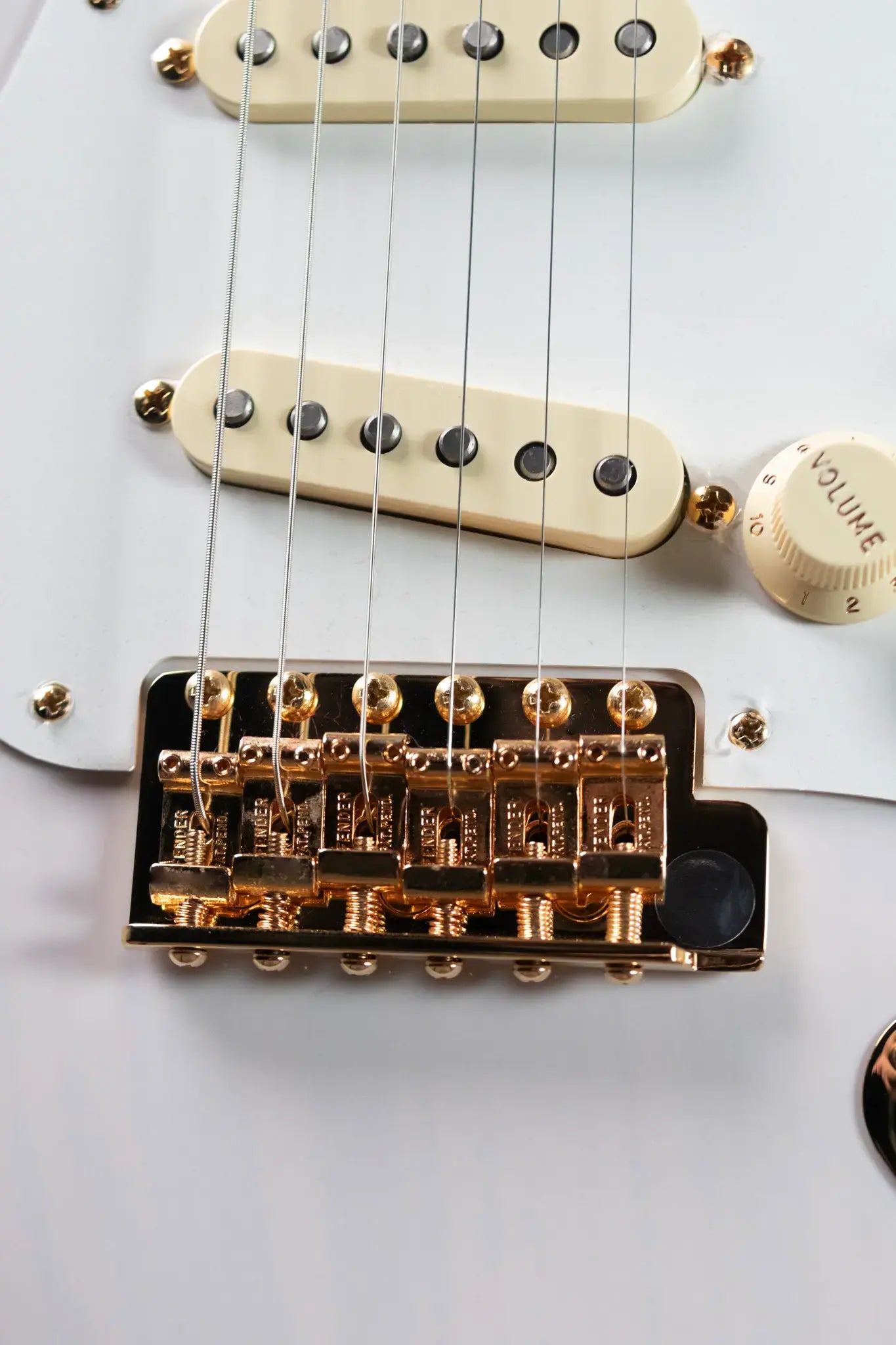 Fender Limited Edition American Vintage II 1957 Stratocaster Electric Guitar - White Blonde with Hardshell Case