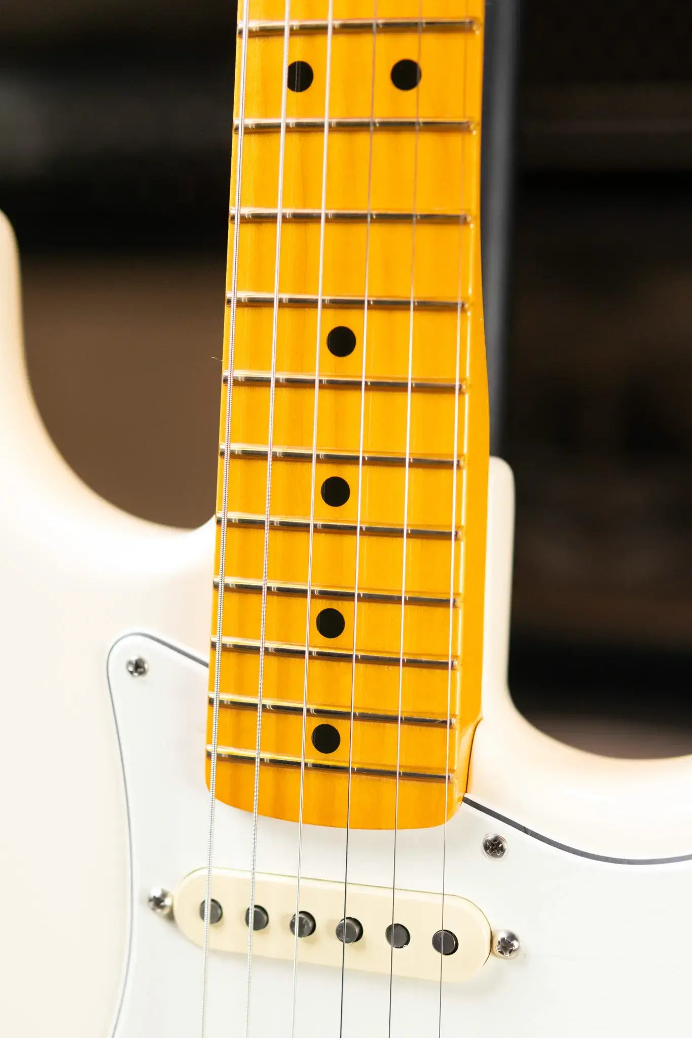 Fender Limited Edition American Vintage II '73 Stratocaster Electric Guitar, Maple Fingerboard - Olympic White with Hardshell Case