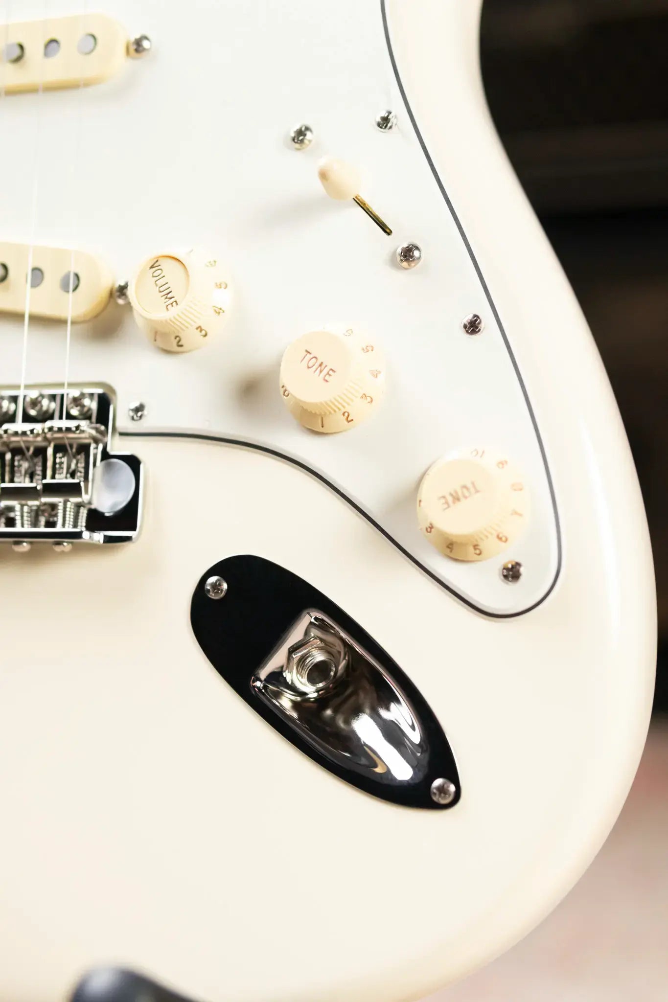 Fender Limited Edition American Vintage II '73 Stratocaster Electric Guitar, Maple Fingerboard - Olympic White with Hardshell Case