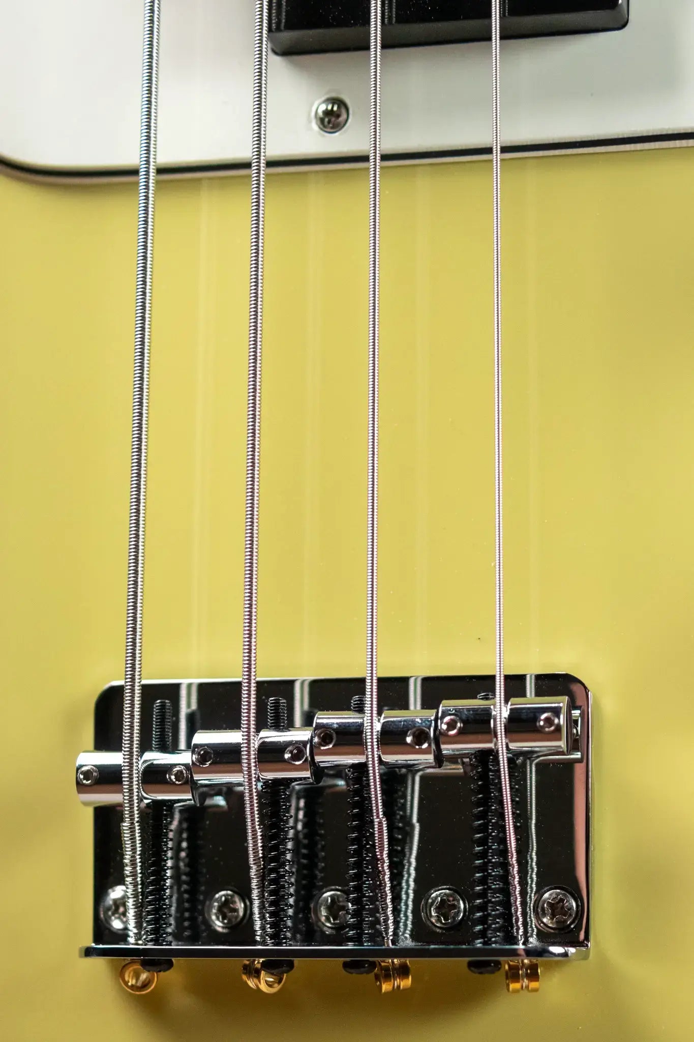 Fender Player II Precision Bass Maple Fingerboard - Hialeah Yellow