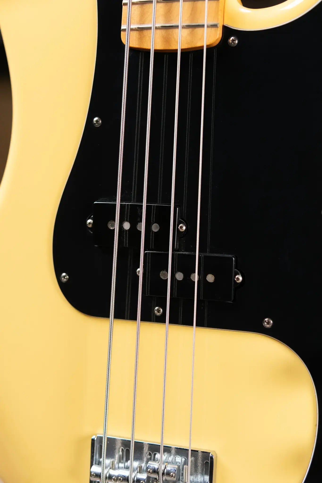 Fender Player Precision Bass - Buttercream with Maple Fingerboard - Used