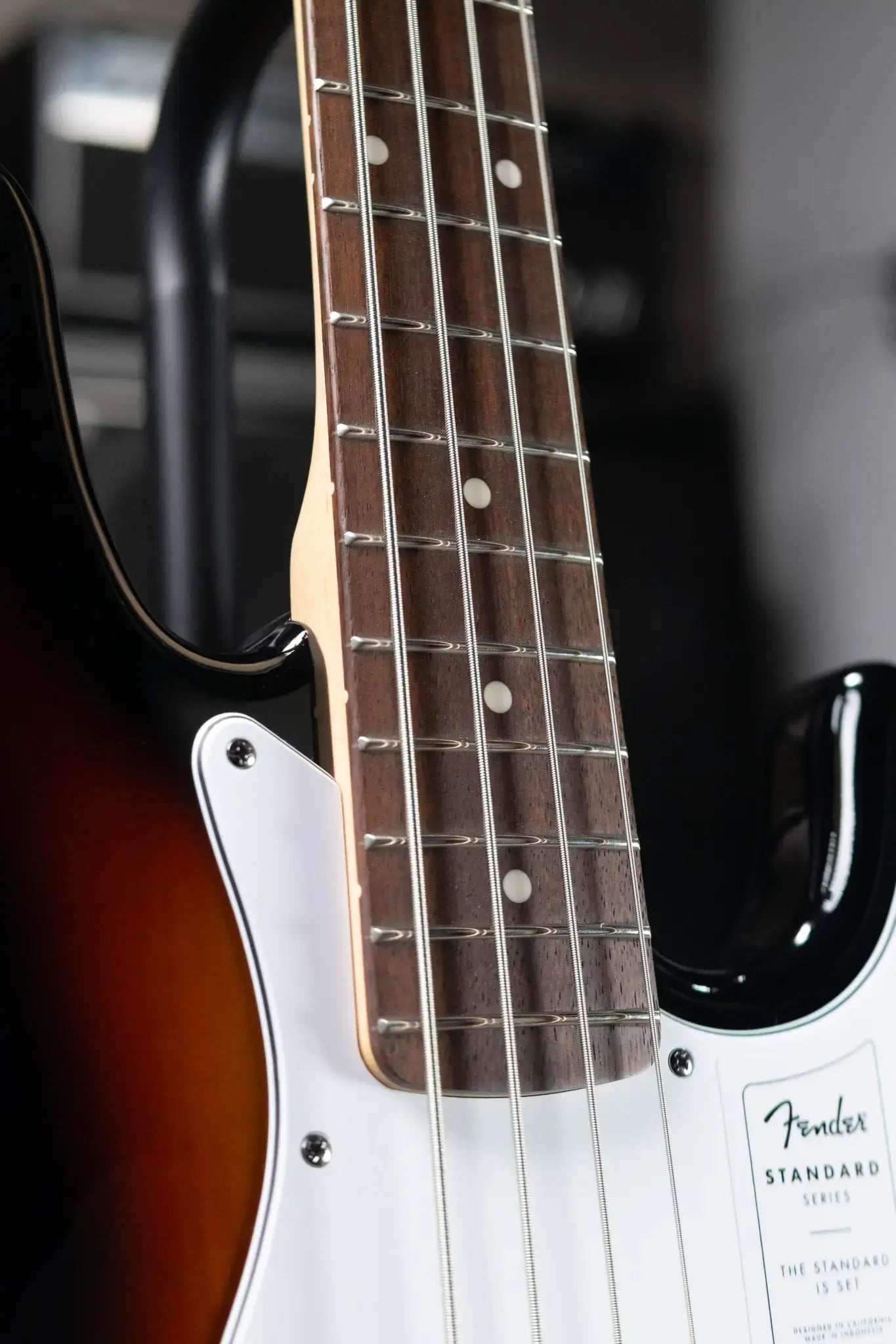 Fender Standard Jazz Bass - 3-Color Sunburst