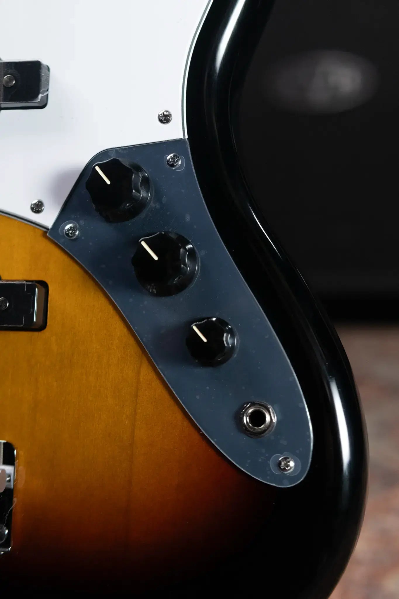 Fender Standard Jazz Bass - 3-Color Sunburst