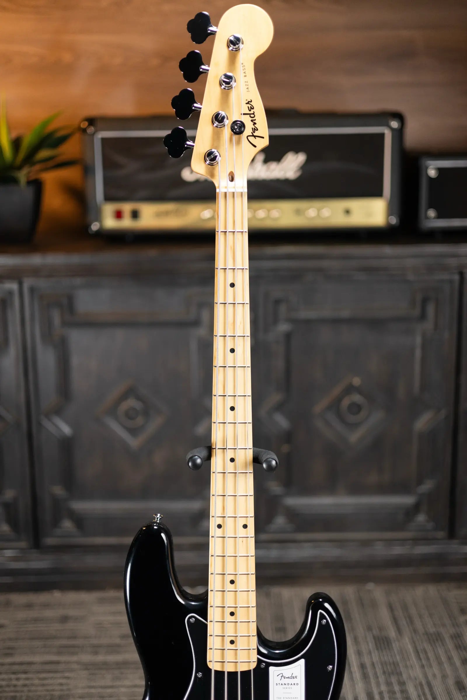 Fender Standard Jazz Bass, Maple Fingerboard, Black Pickguard - Black